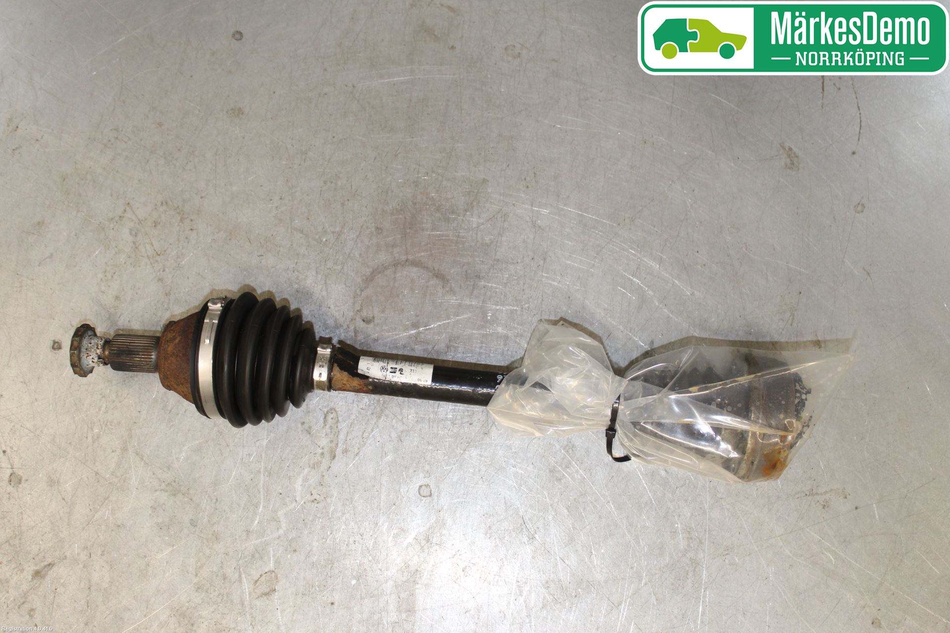 Volkswagen VW POLO 10-17 Drivaksel Foran Kompl Venstre
