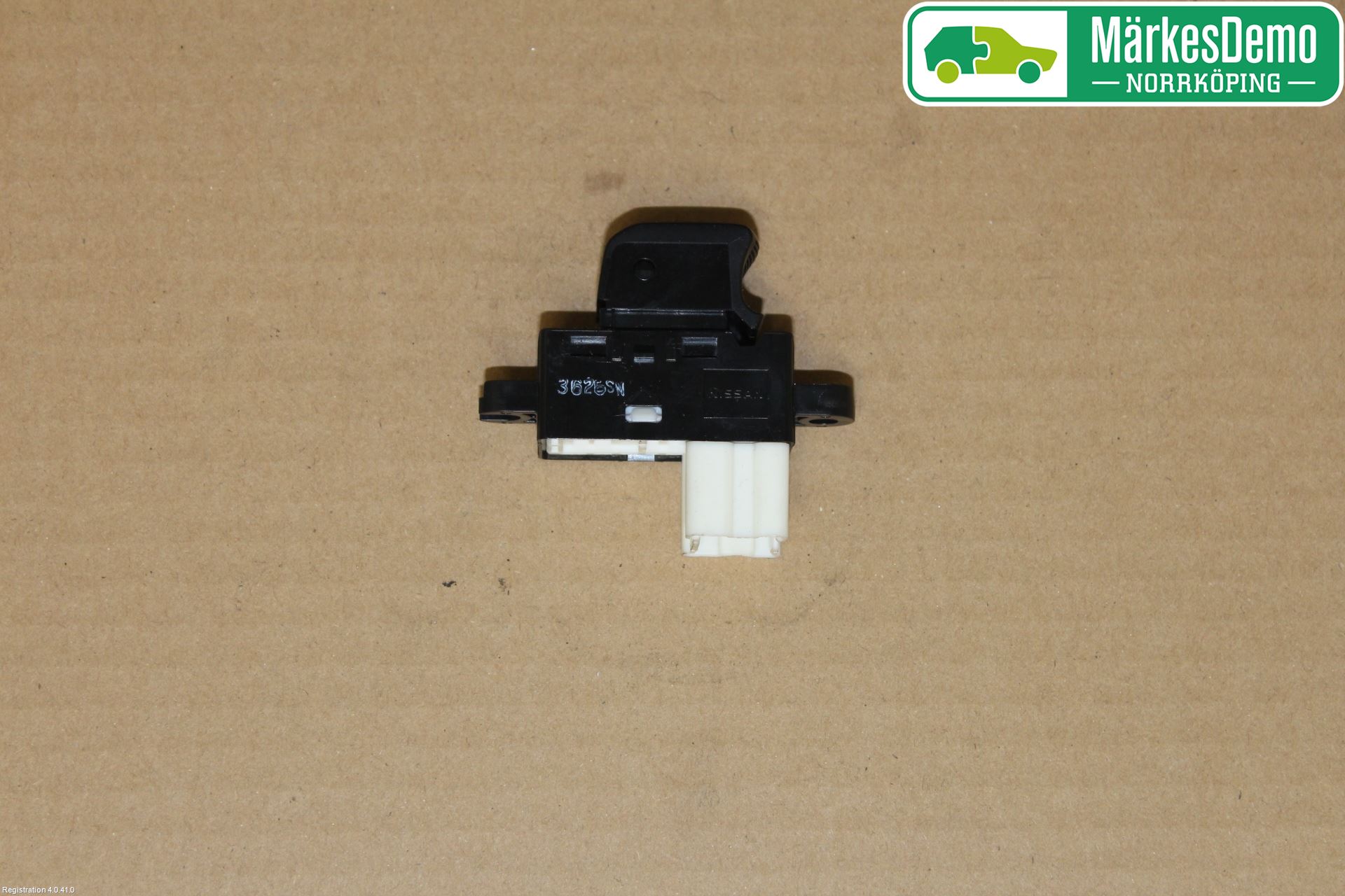 Nissan MICRA 11-16 Bryter Vindusheis