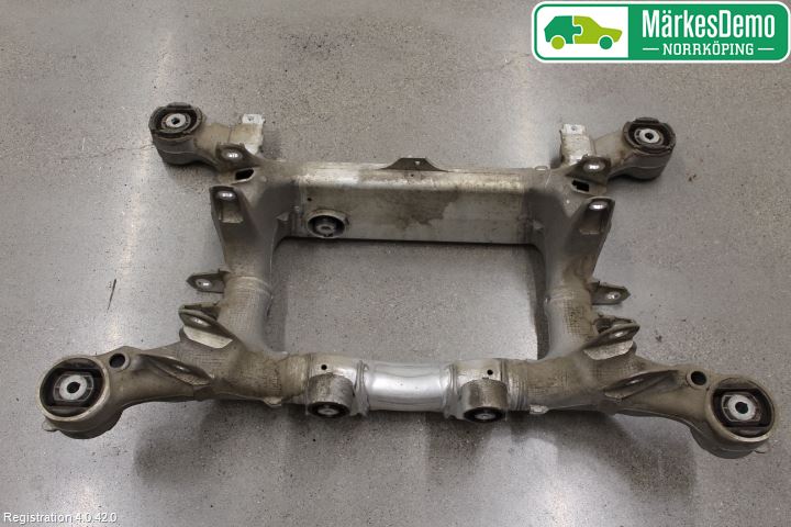 BMW 5 F10/F11/F18 09-17 Bakaksel Feste Travers-Ramme