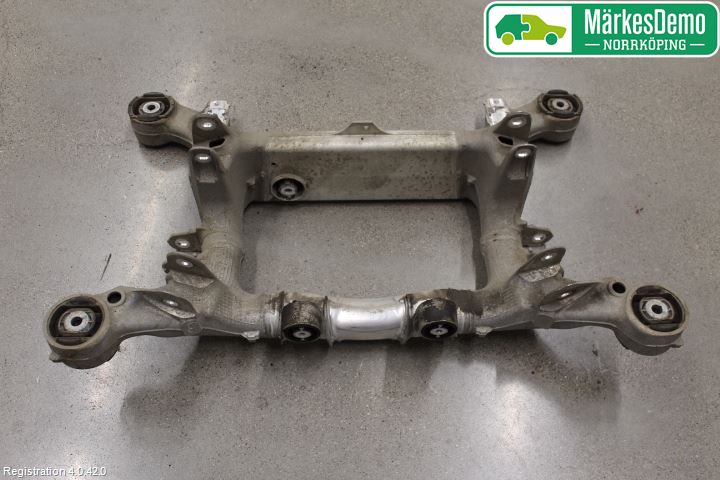 BMW 5 F10/F11/F18 09-17 Bakaksel Feste Travers-Ramme