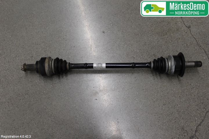 BMW 3 F30/F31/F80 12-19 Drivaksel Bak Kompl Høyre