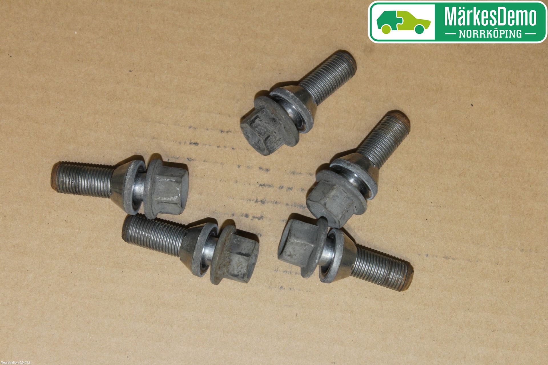 Volvo V60 CROSS COUNTRY 16-18 Hjulmutter - Bolt - Sett