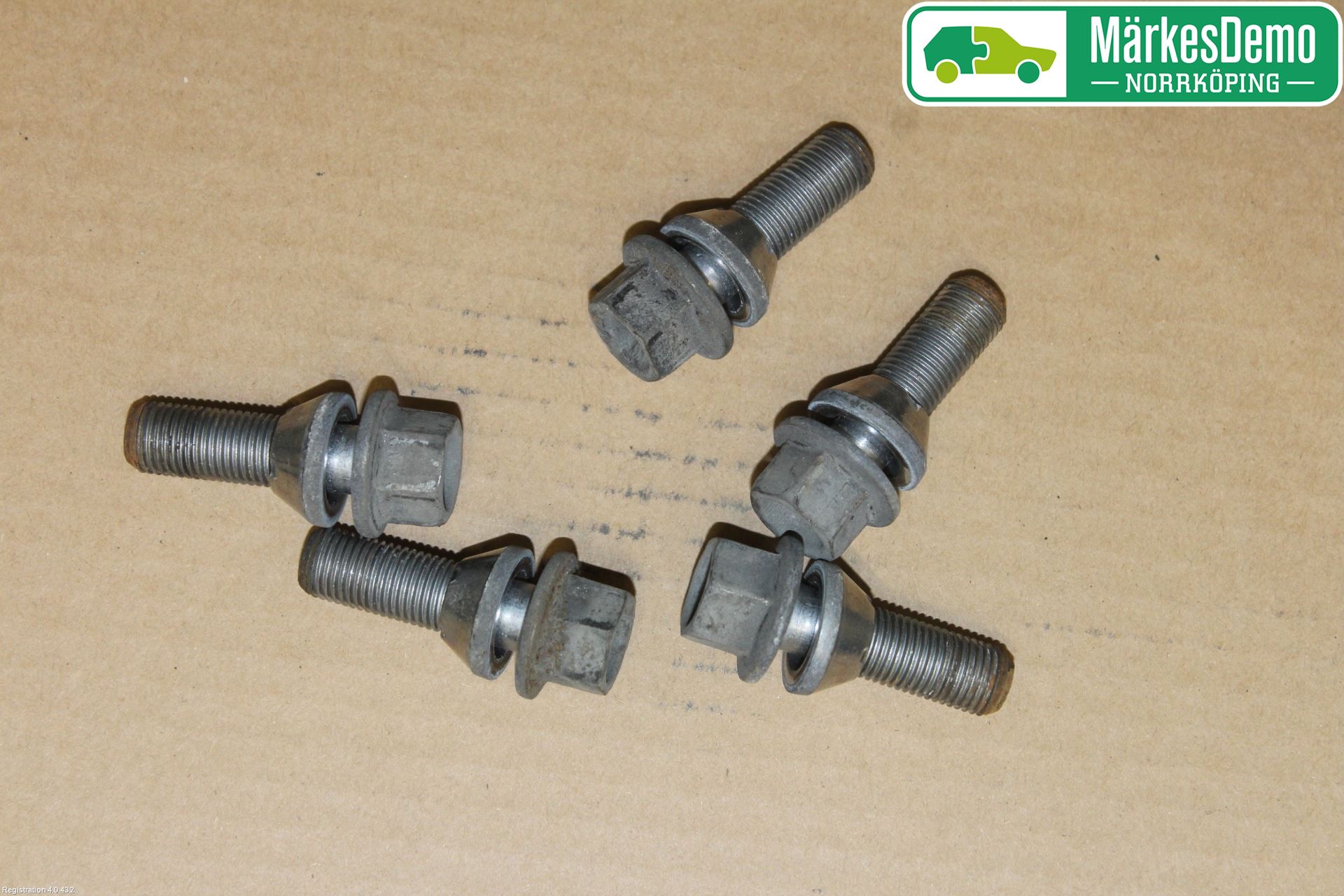 Volvo V60 CROSS COUNTRY 16-18 Hjulmutter - Bolt - Sett