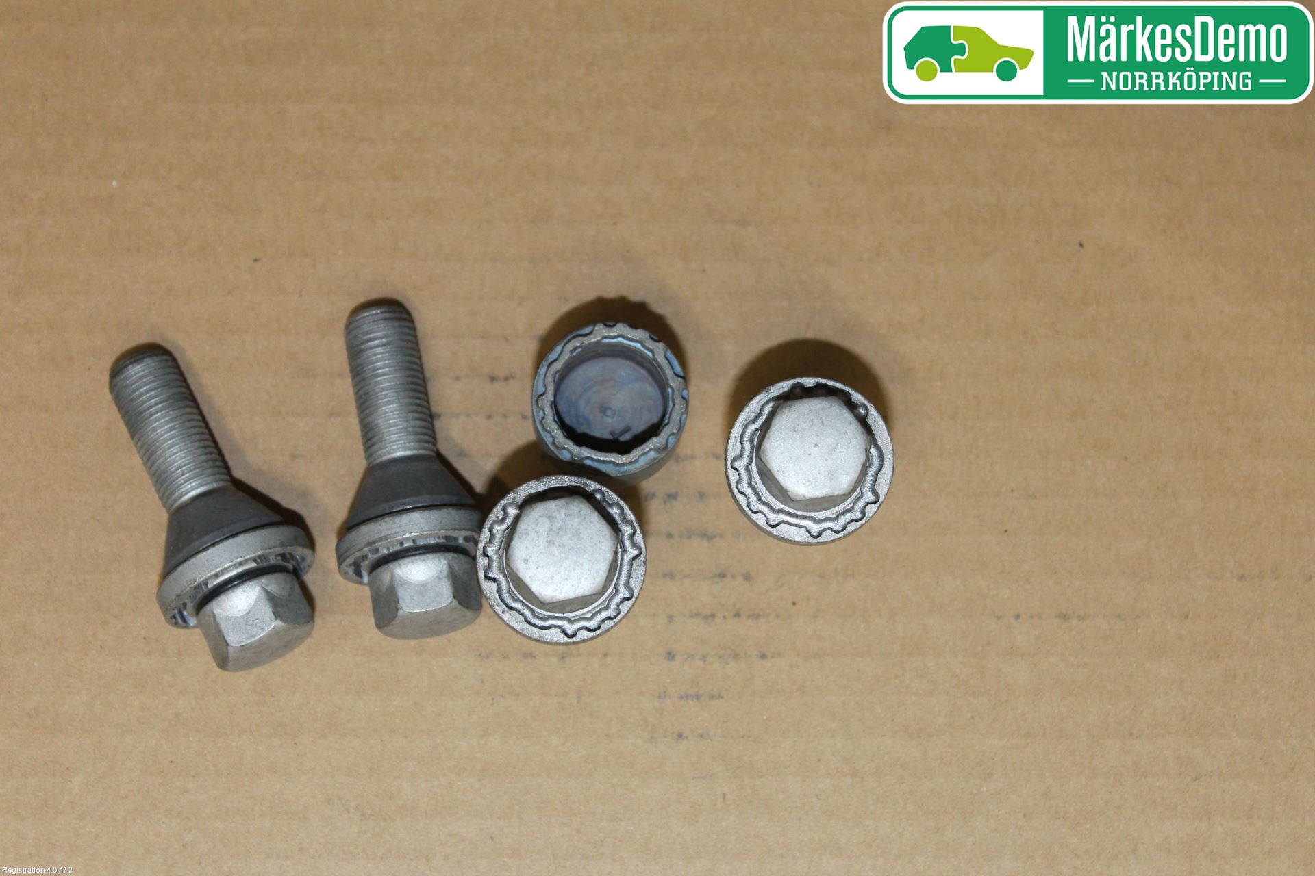 Volvo V60 CROSS COUNTRY 16-18 Hjulmutter - Bolt - Sett