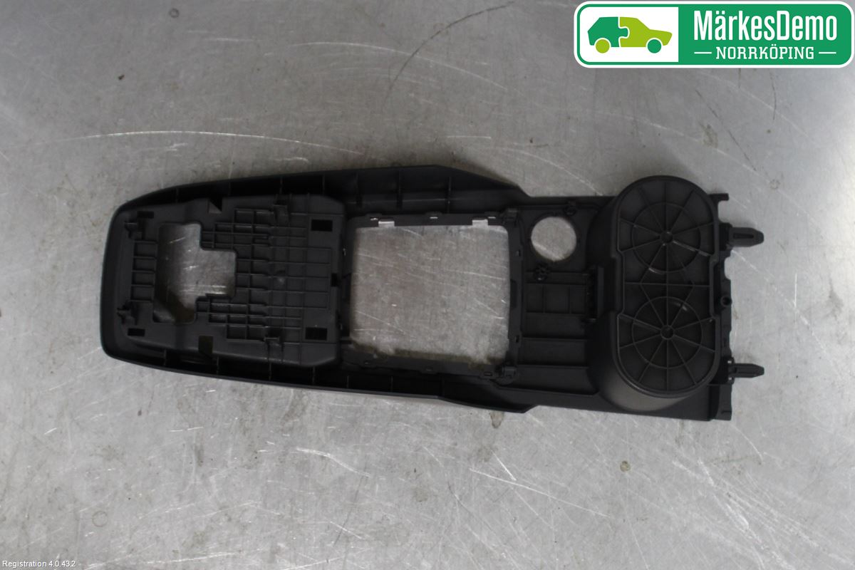 Audi Q2/SQ2 17- Innr Konsoll-Lomme
