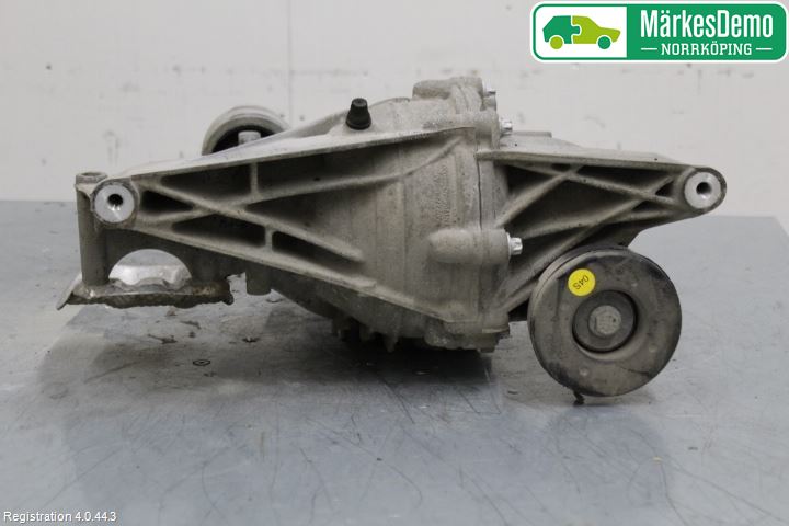 Audi A4/S4 B9 16-19 Bakaksel Kardang Bak -Diff
