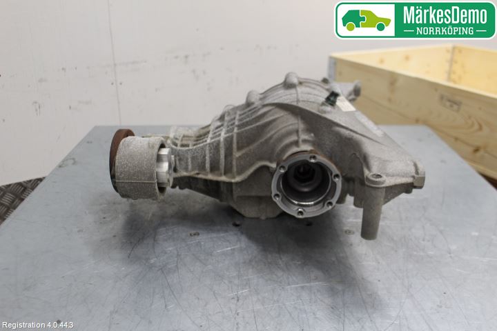 Audi A4/S4 B9 16-19 Bakaksel Kardang Bak -Diff