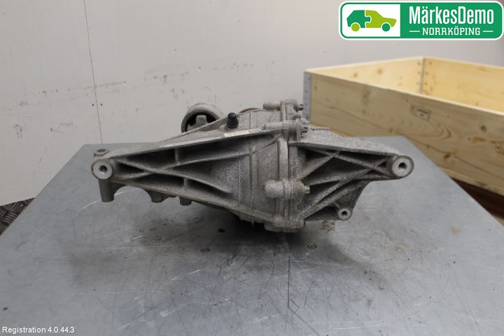 Audi A4/S4 B9 16-19 Bakaksel Kardang Bak -Diff