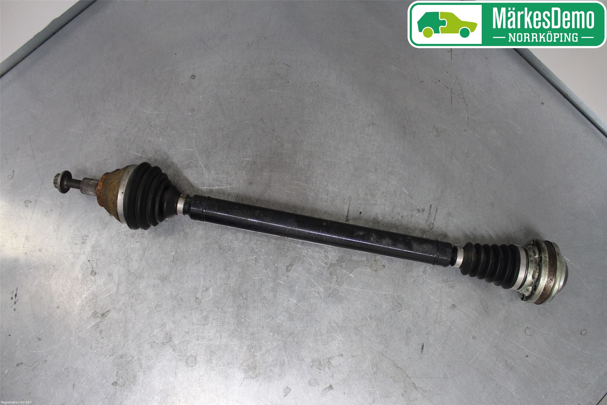 Volkswagen VW PASSAT 11-14 Drivaksel Foran Kompl Høyre