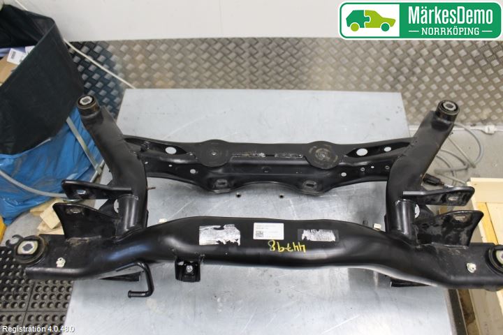 Seat ATECA 16->> Bakaksel Feste Travers-Ramme