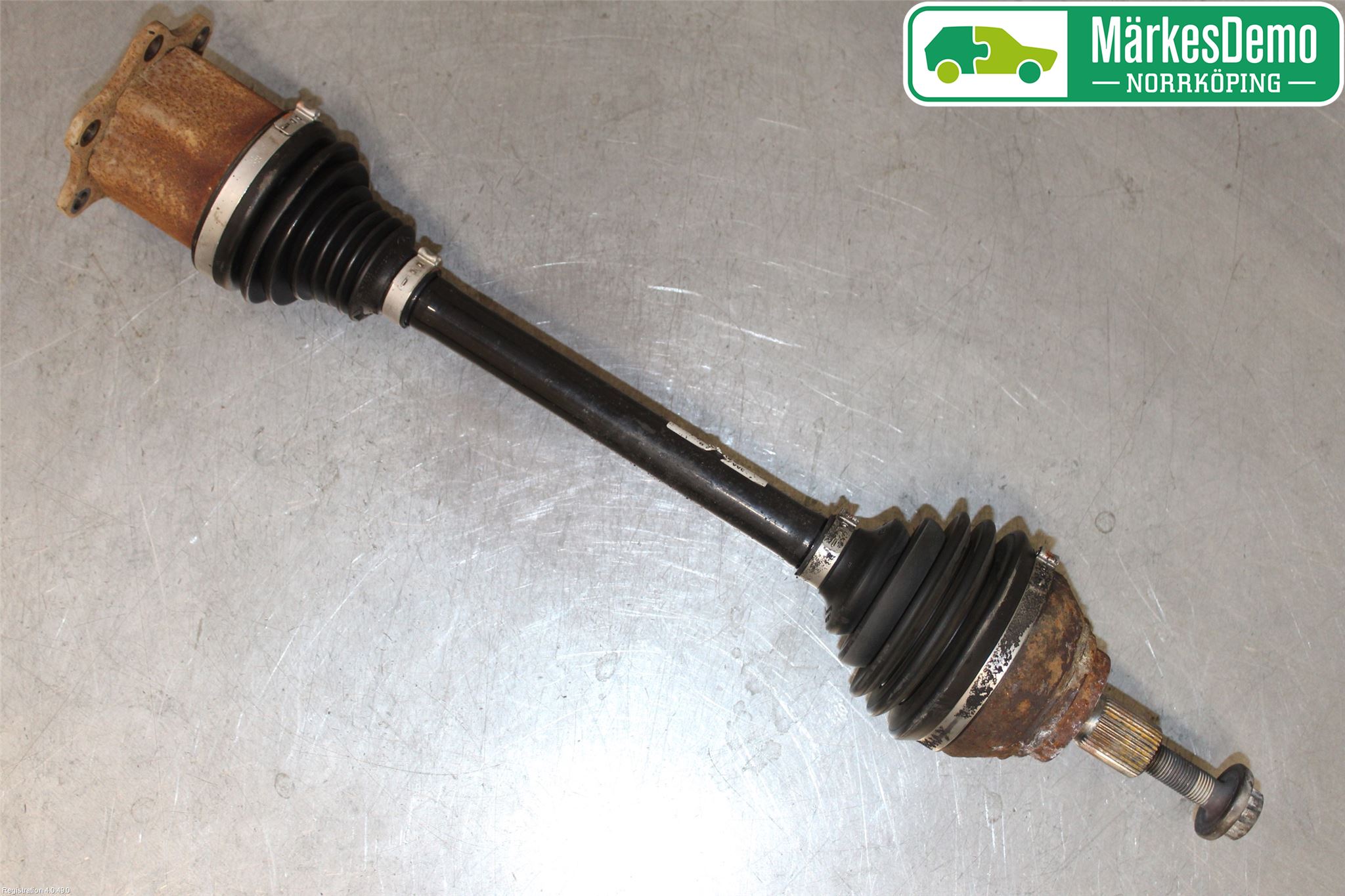 Volkswagen VW PASSAT 11-14 Drivaksel Foran Kompl Høyre