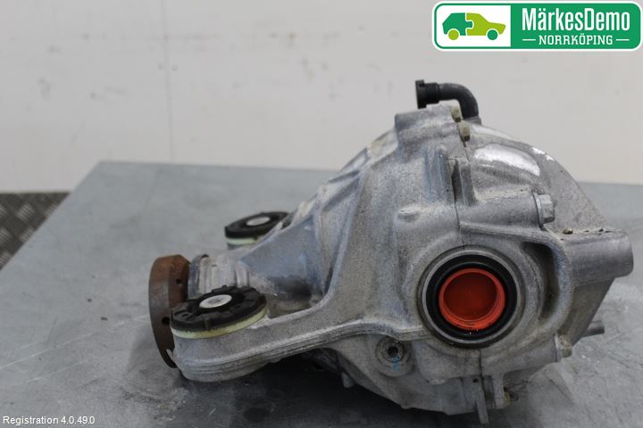 Jaguar XE (X760) 15-24 Bakaksel Kardang Bak -Diff
