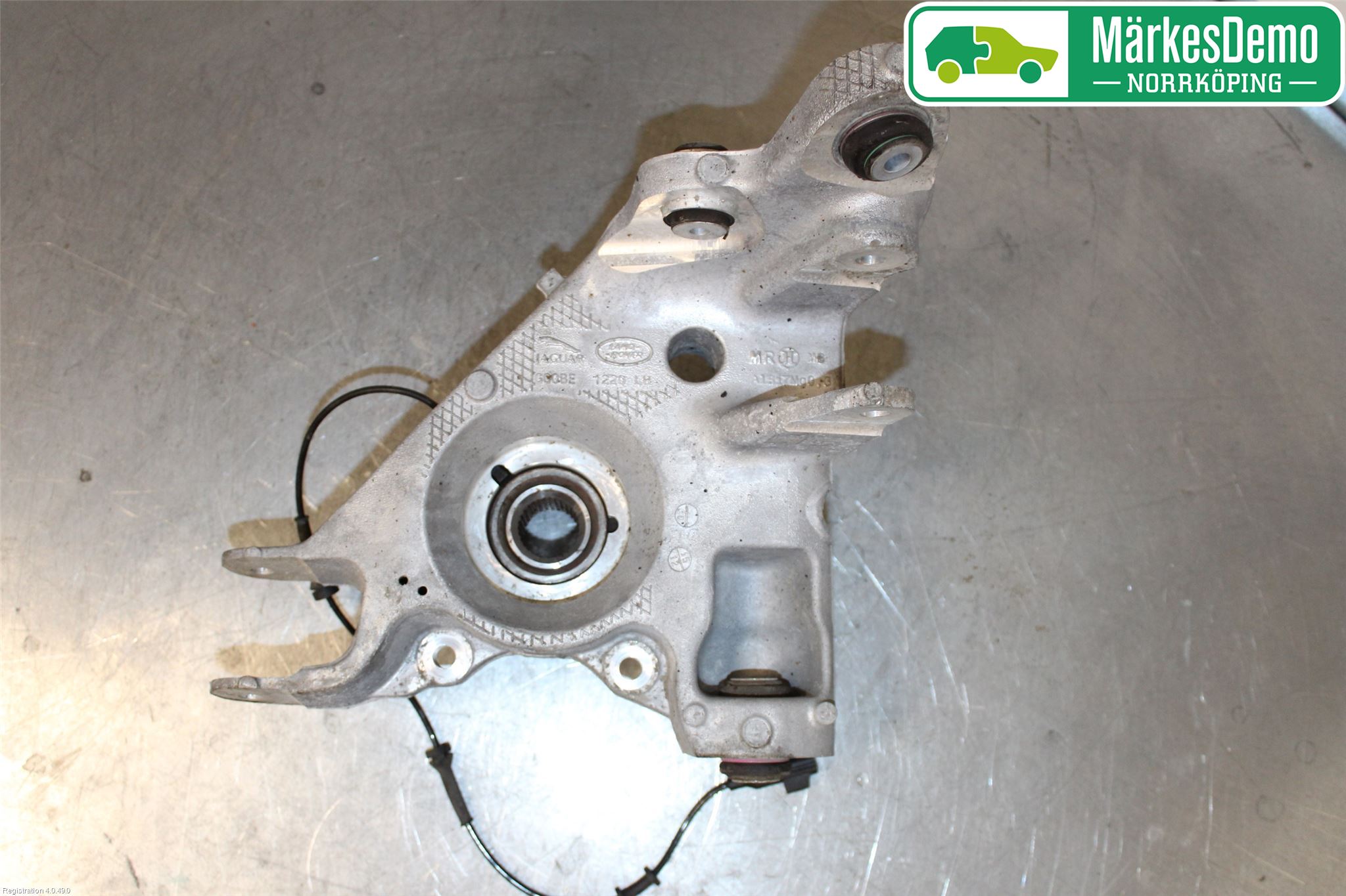 Jaguar XE (X760) 15-24 Spindel Vb