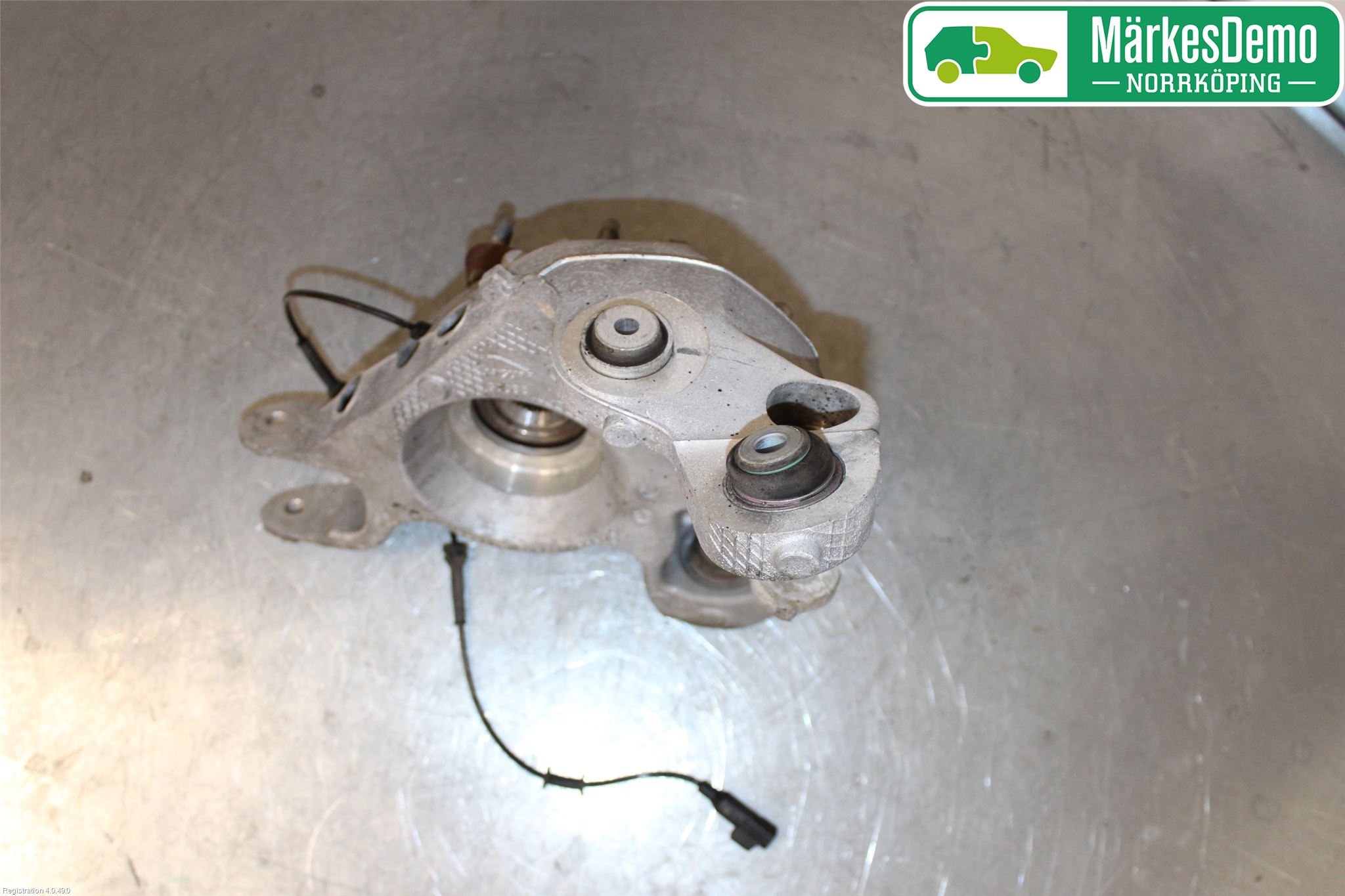 Jaguar XE (X760) 15-24 Spindel Vb