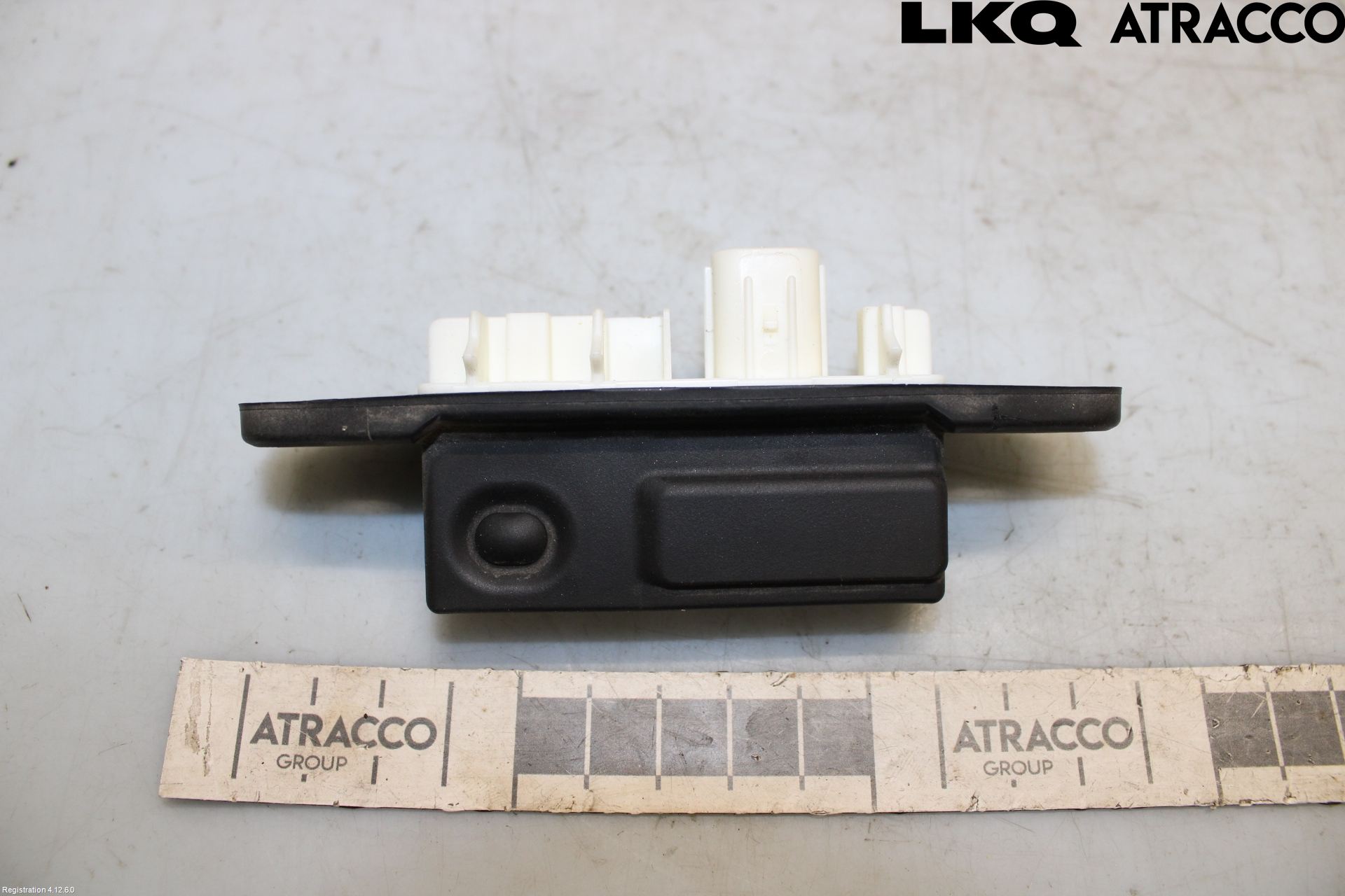 Toyota RAV4 19- Bakluke Handtak Ytre