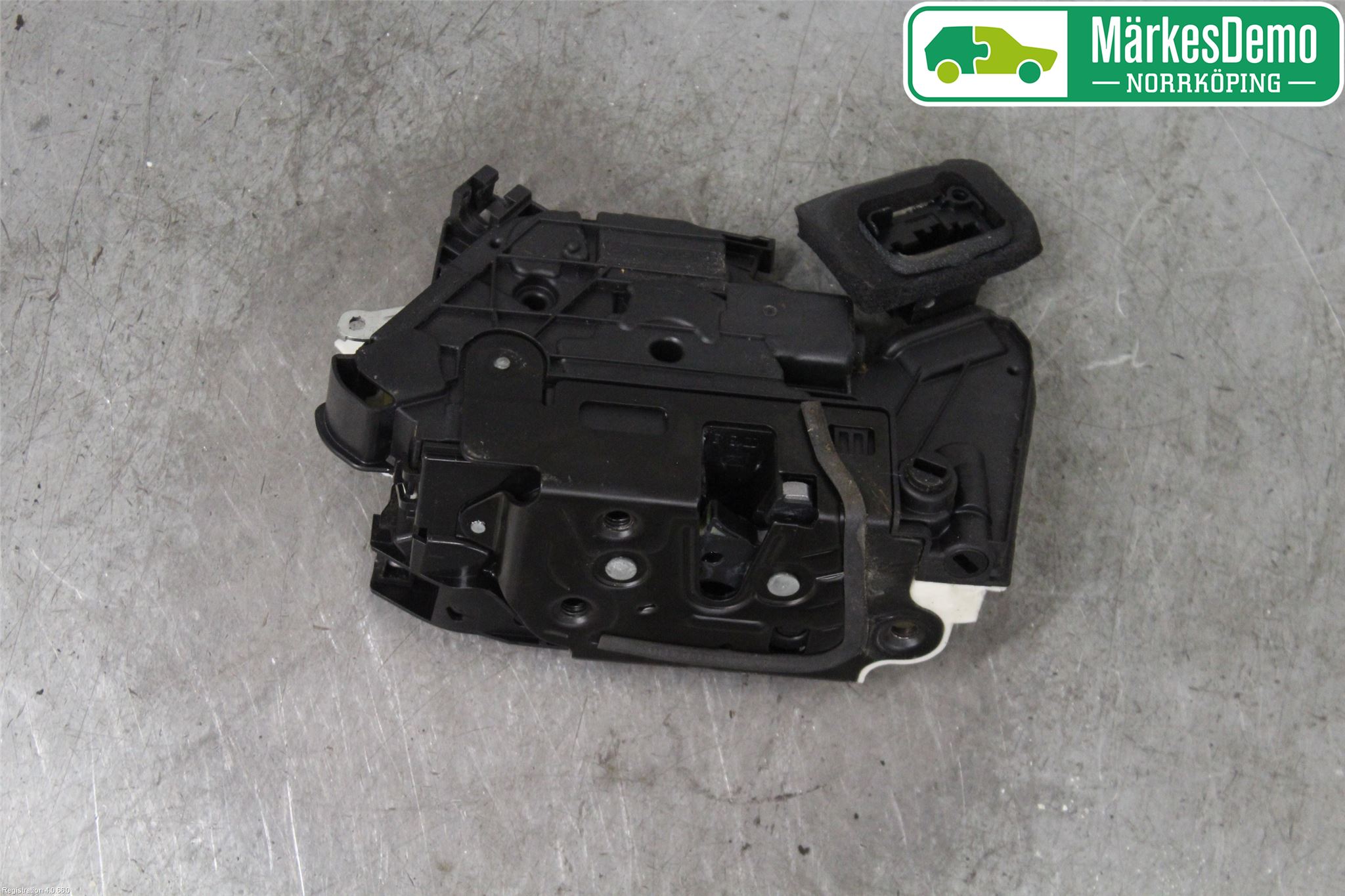 Volkswagen VW POLO 10-17 Dørlås - Låsekasse