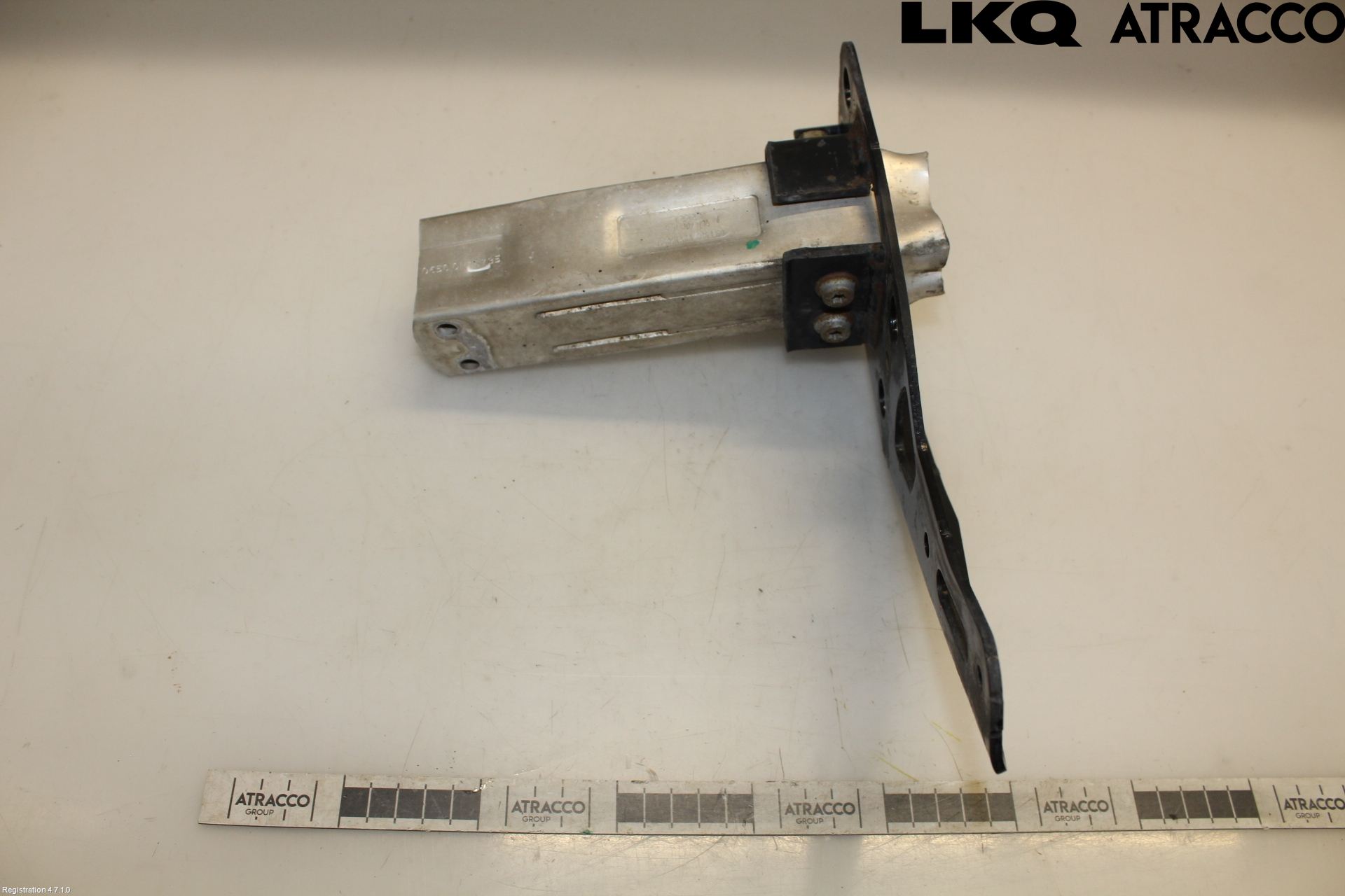Audi A6/S6     05-11 Støtfanger Foran Feste