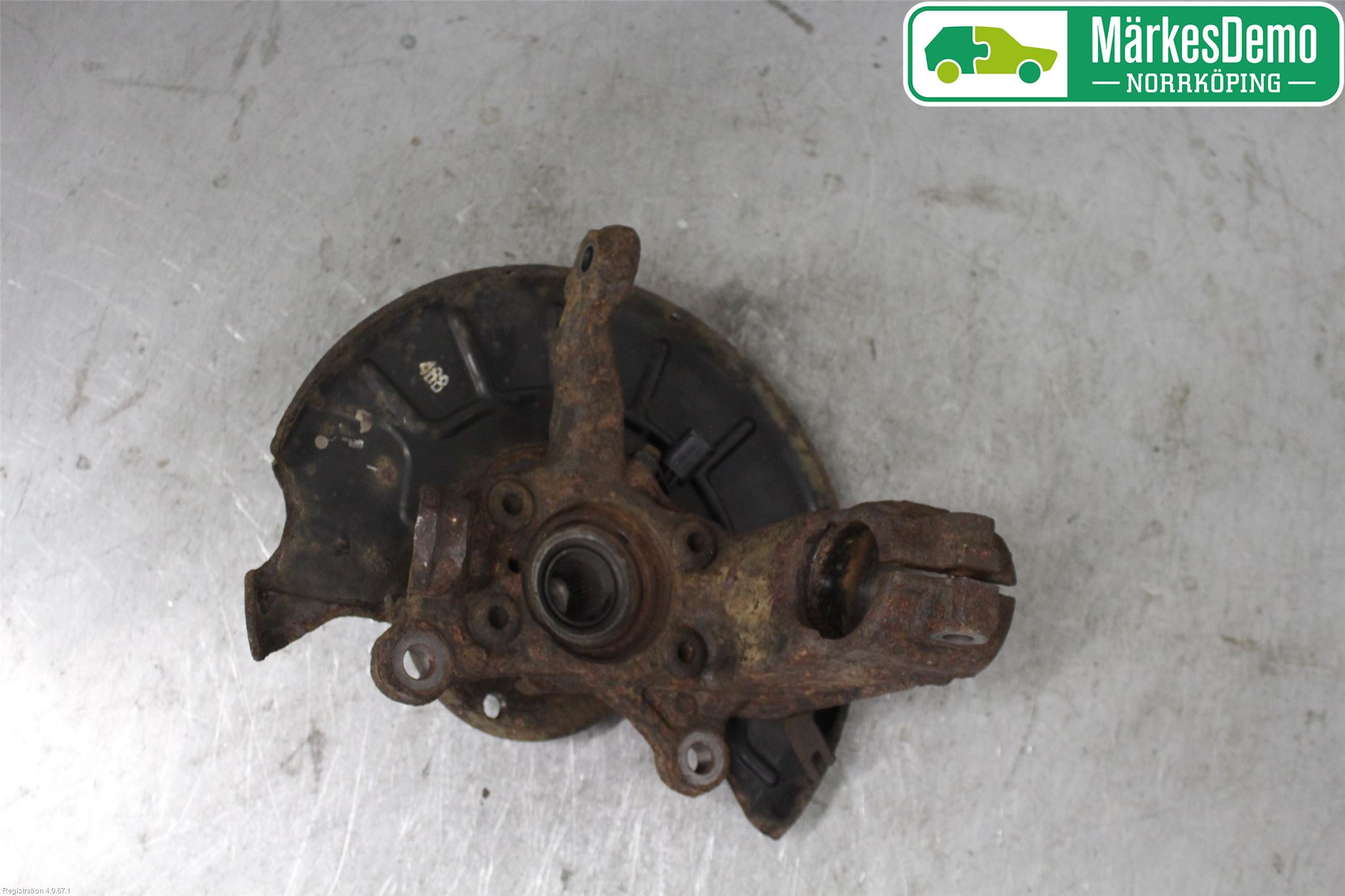 Volkswagen VW CADDY 11-15 Spindel Vf