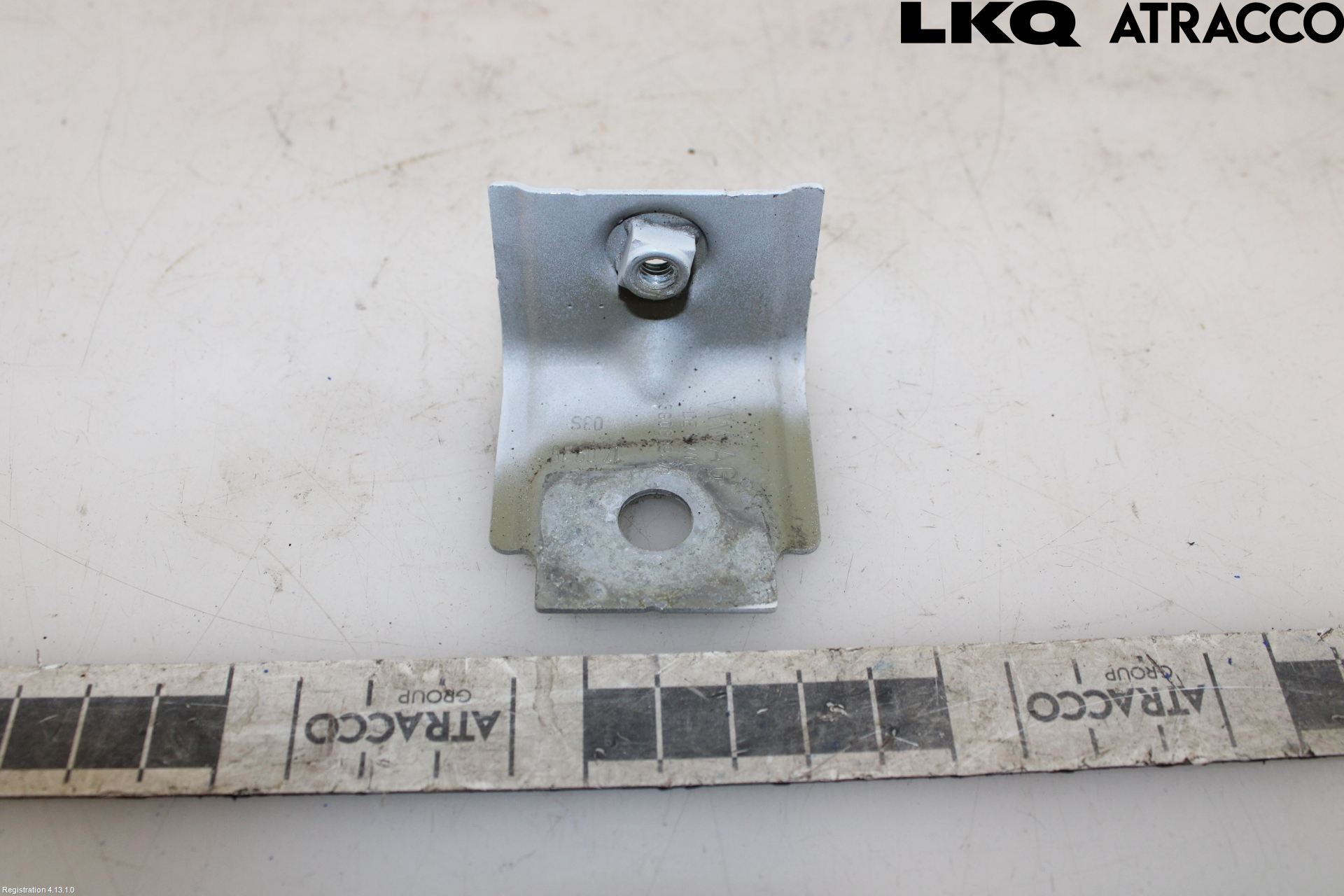 Volkswagen VW PASSAT 15-19 Frontskjermfeste Venstre
