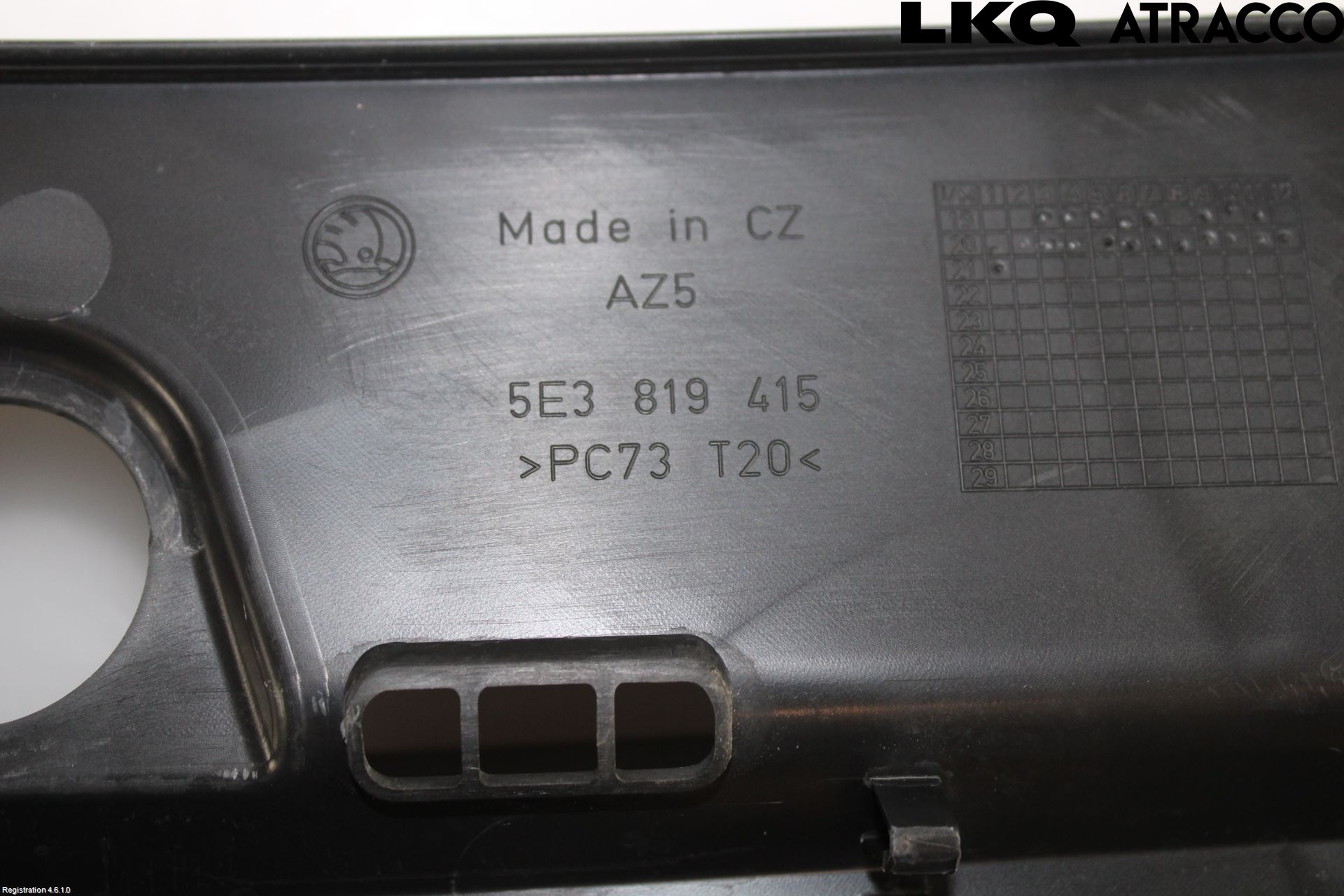 Skoda OCTAVIA (NX) 20- Visker Deksel-Grill-Under Frr