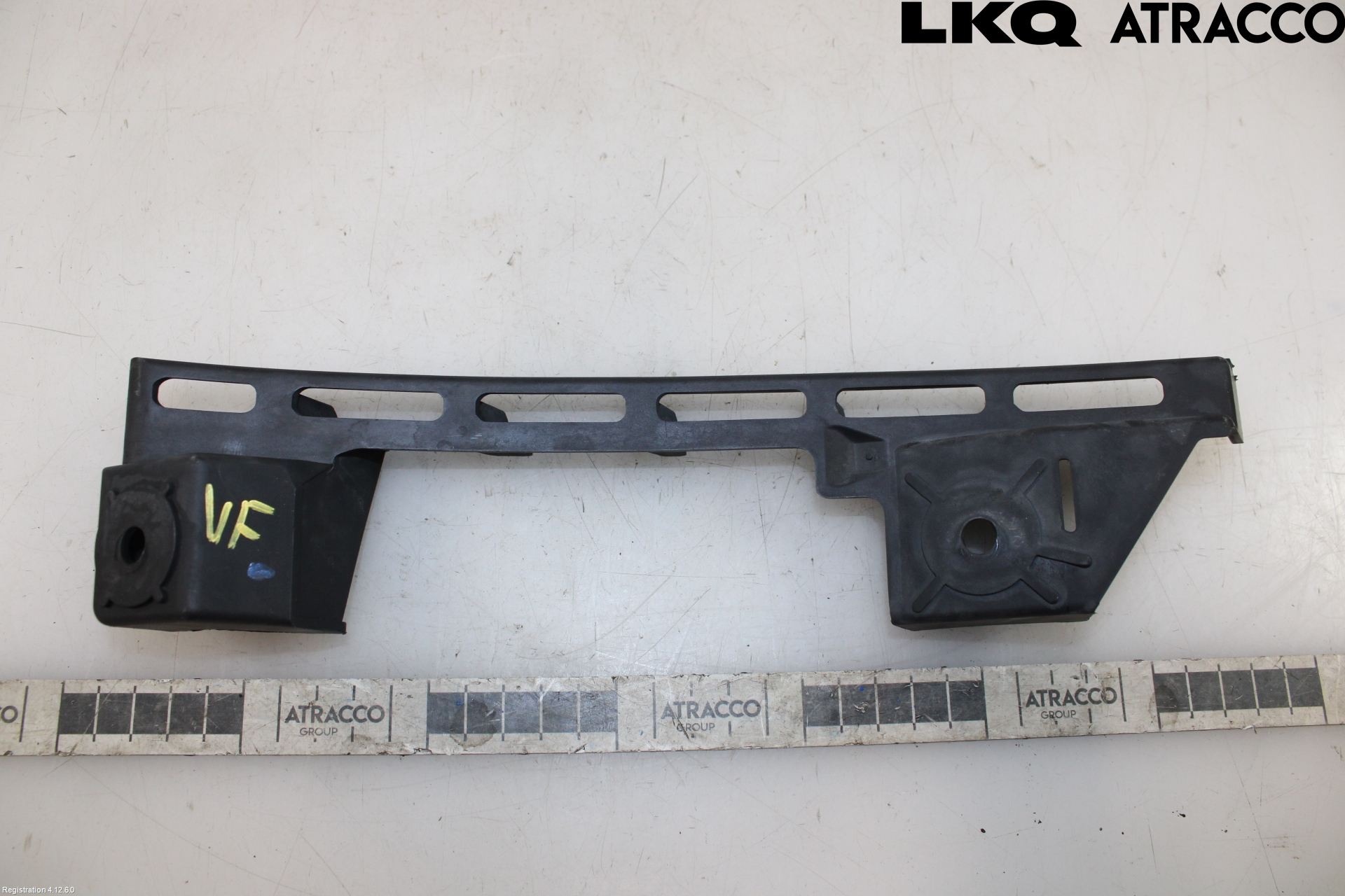 Volkswagen VW CADDY      04-10 Støtfangerfeste Foran Venstre