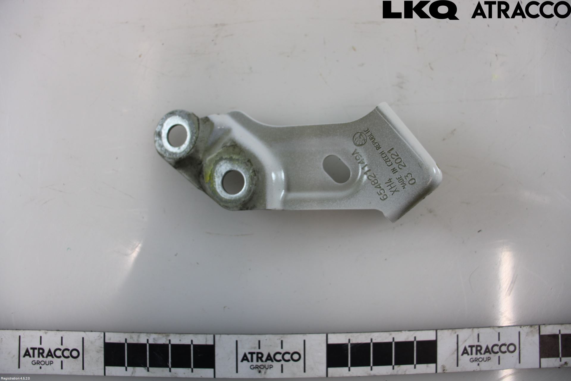 Skoda SCALA 19- Frontskjermfeste Venstre