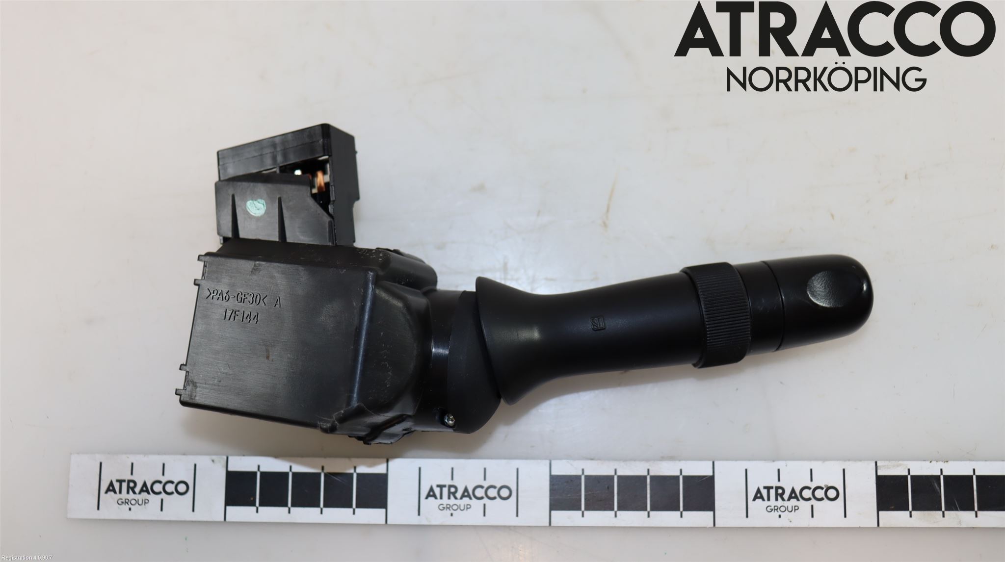 Toyota AVENSIS 16-18 Bryter Ratt Visker - Spyler