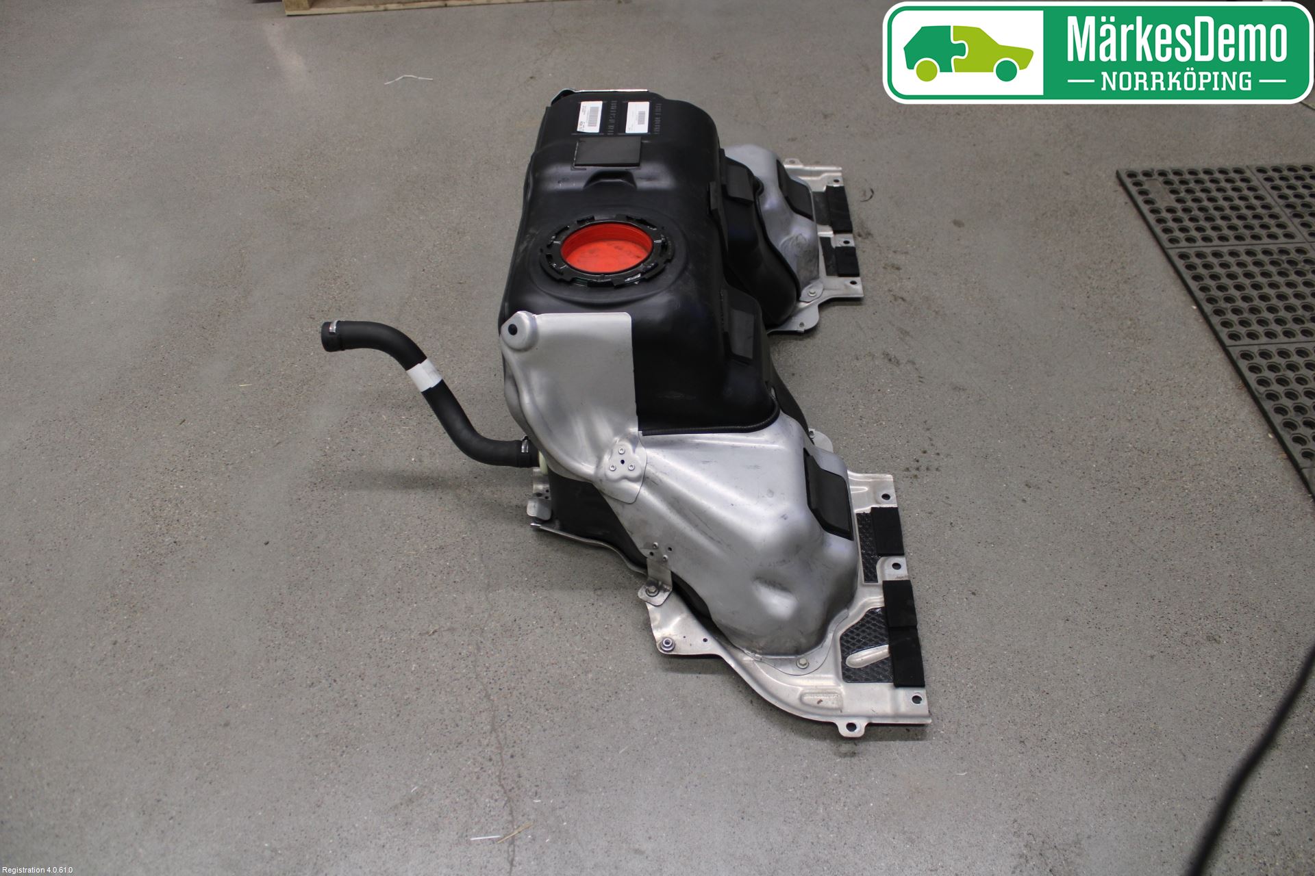 Jaguar F-TYPE Drivstofftank