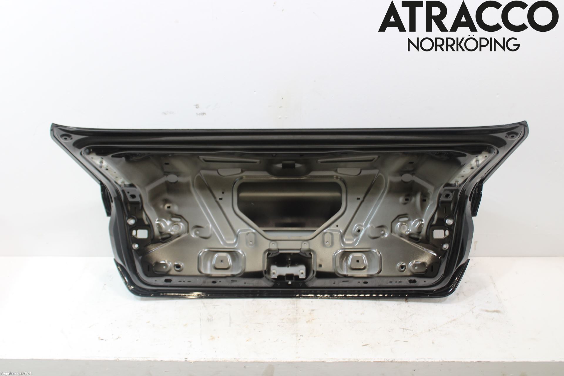 Audi A4/S4 B9 16-19 Bakluke Koffertlokk