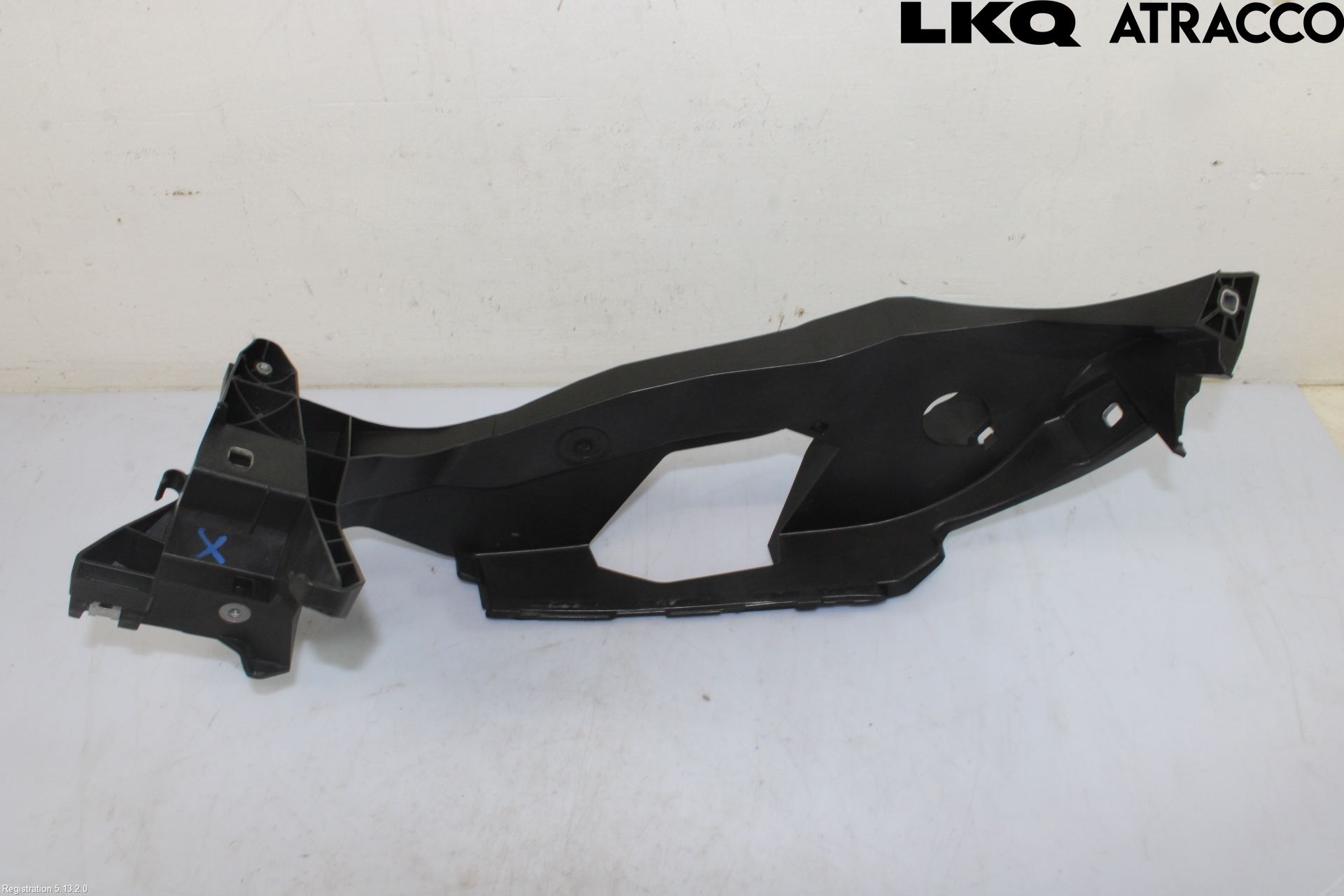 Audi Q4 E-TRON FZ 22- Frontlykt Holder-Feste