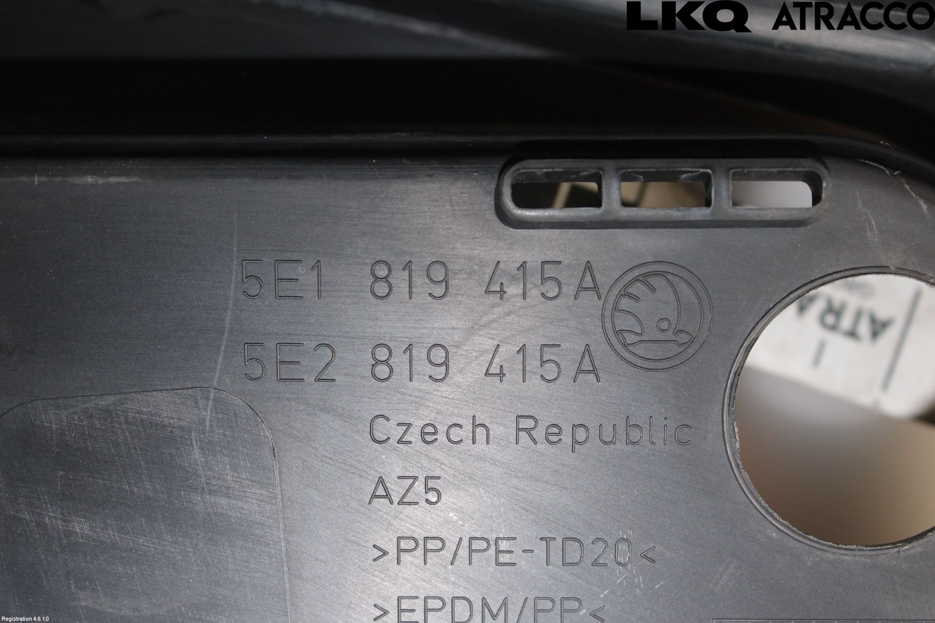 Skoda OCTAVIA (5E) 13-20 Visker Deksel-Grill-Under Frr