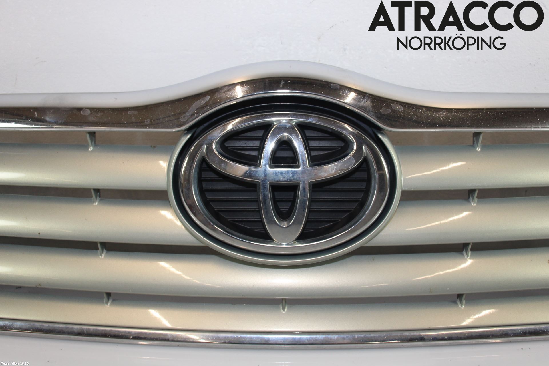 Toyota AVENSIS 03-06 Grill Komplett