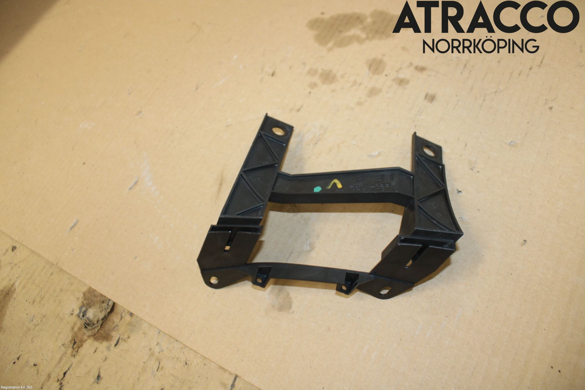 Volkswagen VW TRANSP/CARAVELLE (T5) 04-15 Frontlykt Holder-Feste