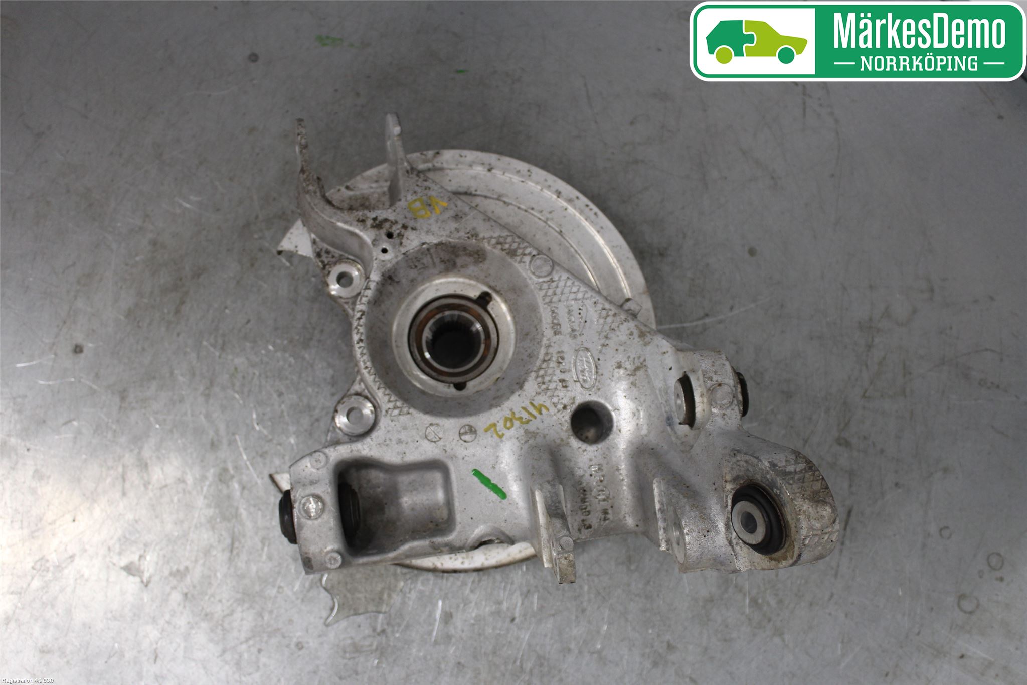 Jaguar XE (X760) 15-24 Spindel Vb