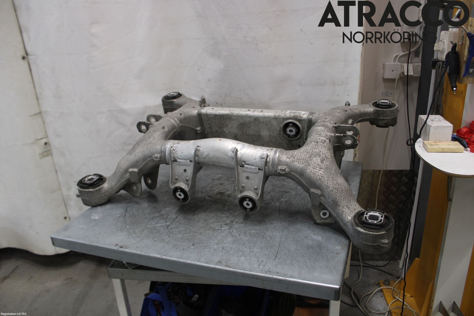 BMW 5 F10/F11/F18 09-17 Bakaksel Feste Travers-Ramme
