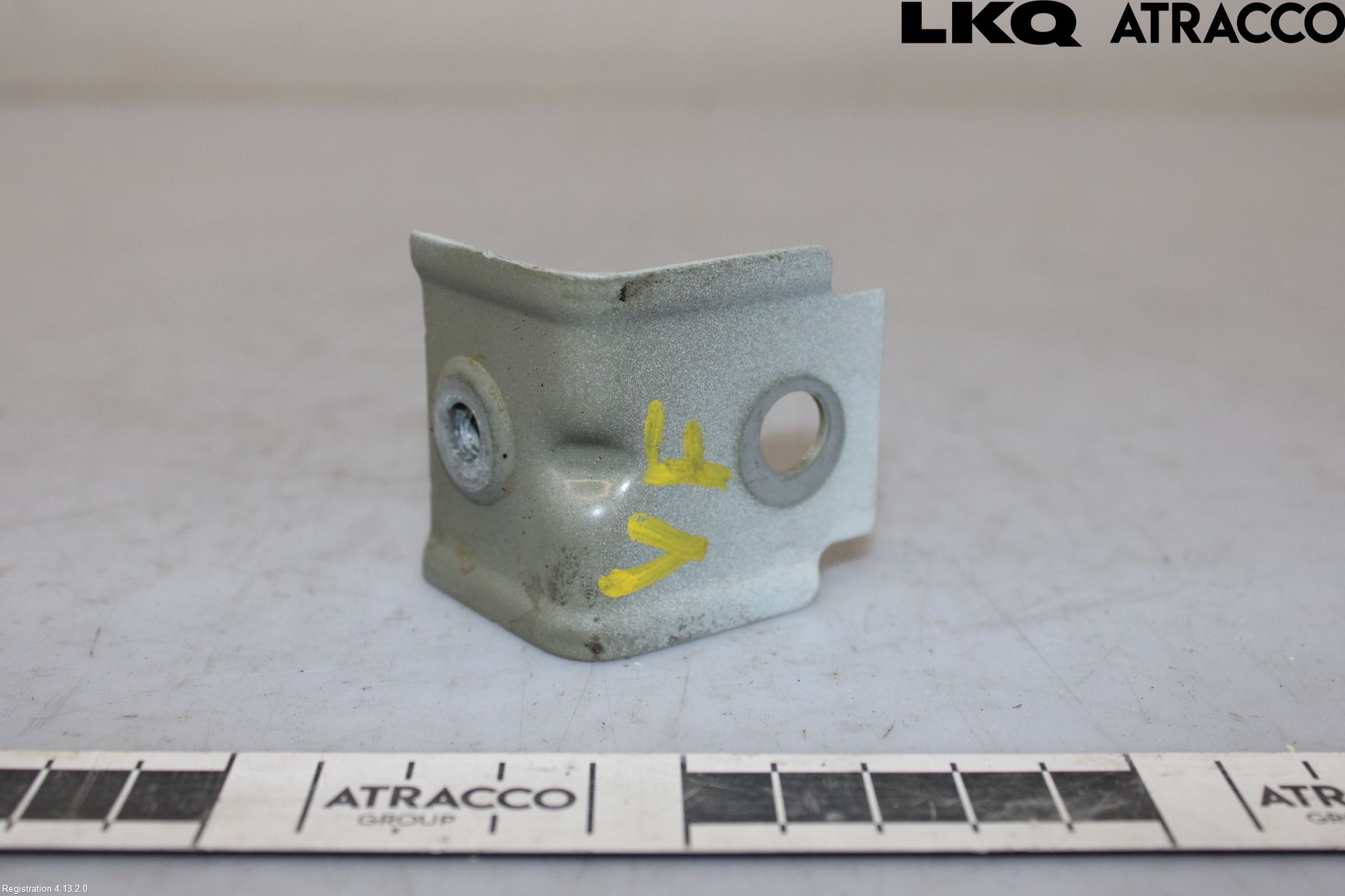 Volkswagen VW PASSAT 15-19 Frontskjermfeste Venstre