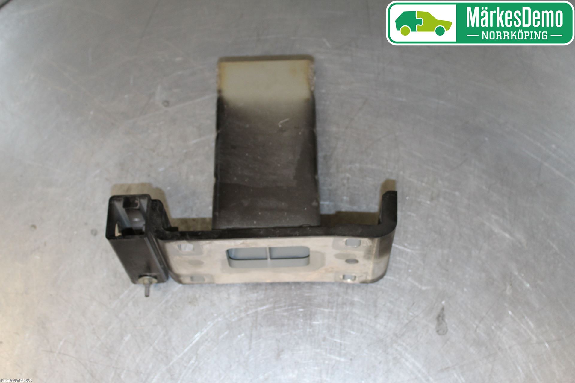 Landrover RANGE ROVER SPORT (L494) 14-22 Støtfanger Foran Feste