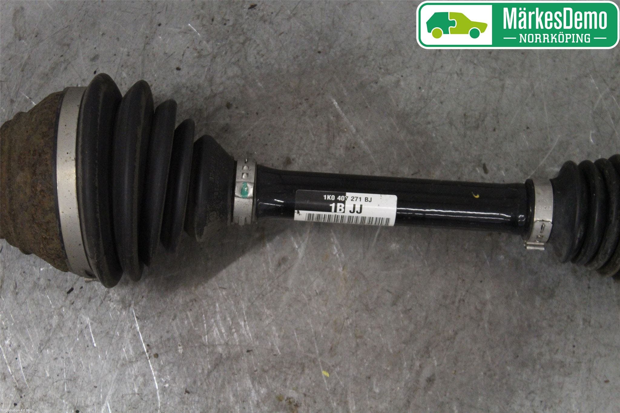 Volkswagen VW PASSAT 11-14 Drivaksel Foran Kompl Venstre
