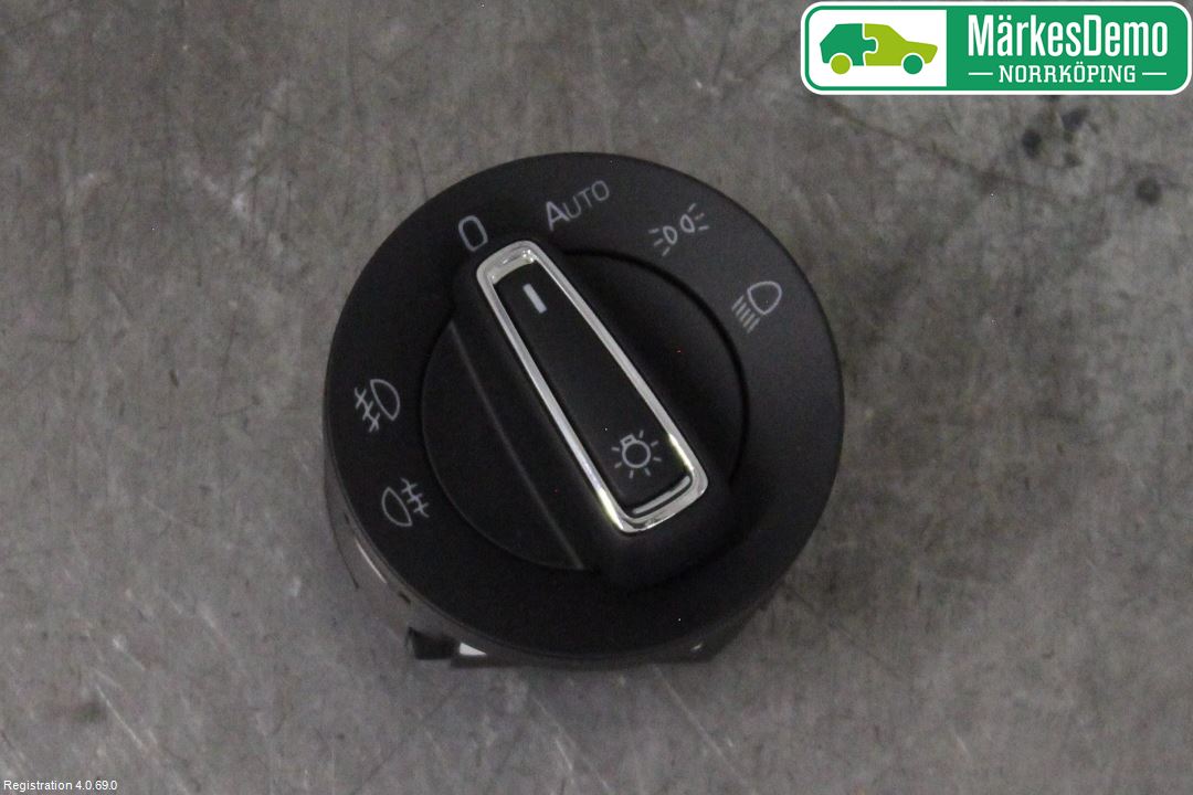 Skoda KAMIQ 20- Bryter Hovedlys