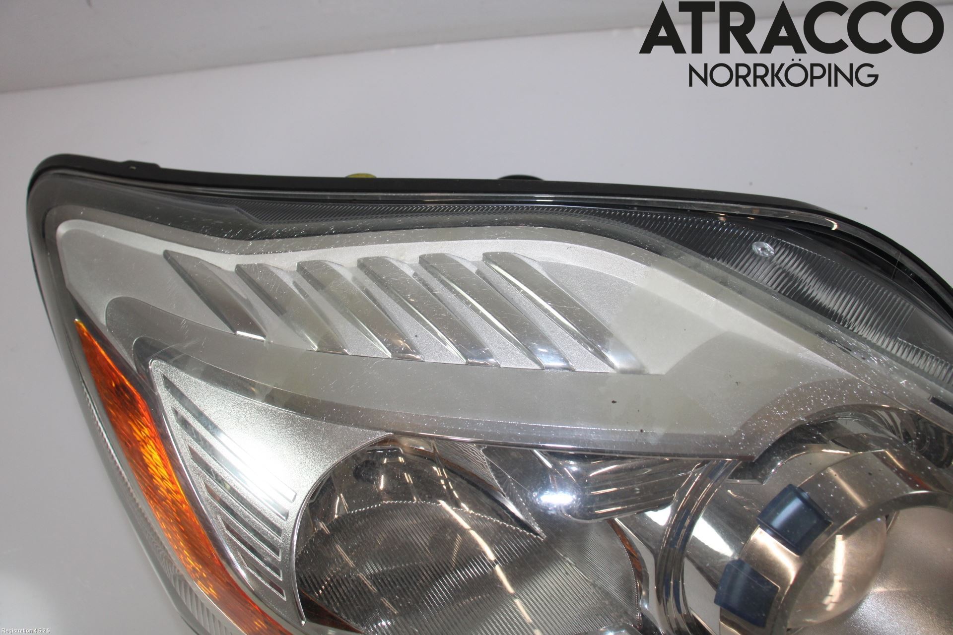 Ford KUGA 08-12 Frontlykt Høyre