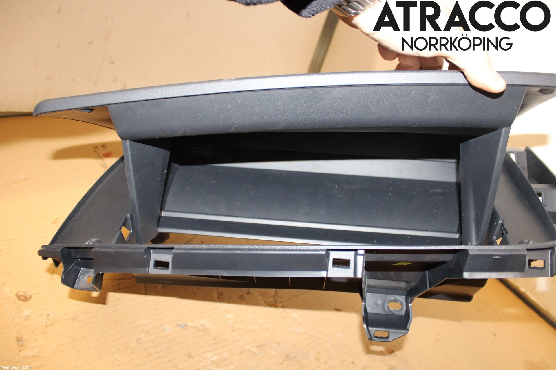 Toyota YARIS XP21 20- Innr Hanskerom