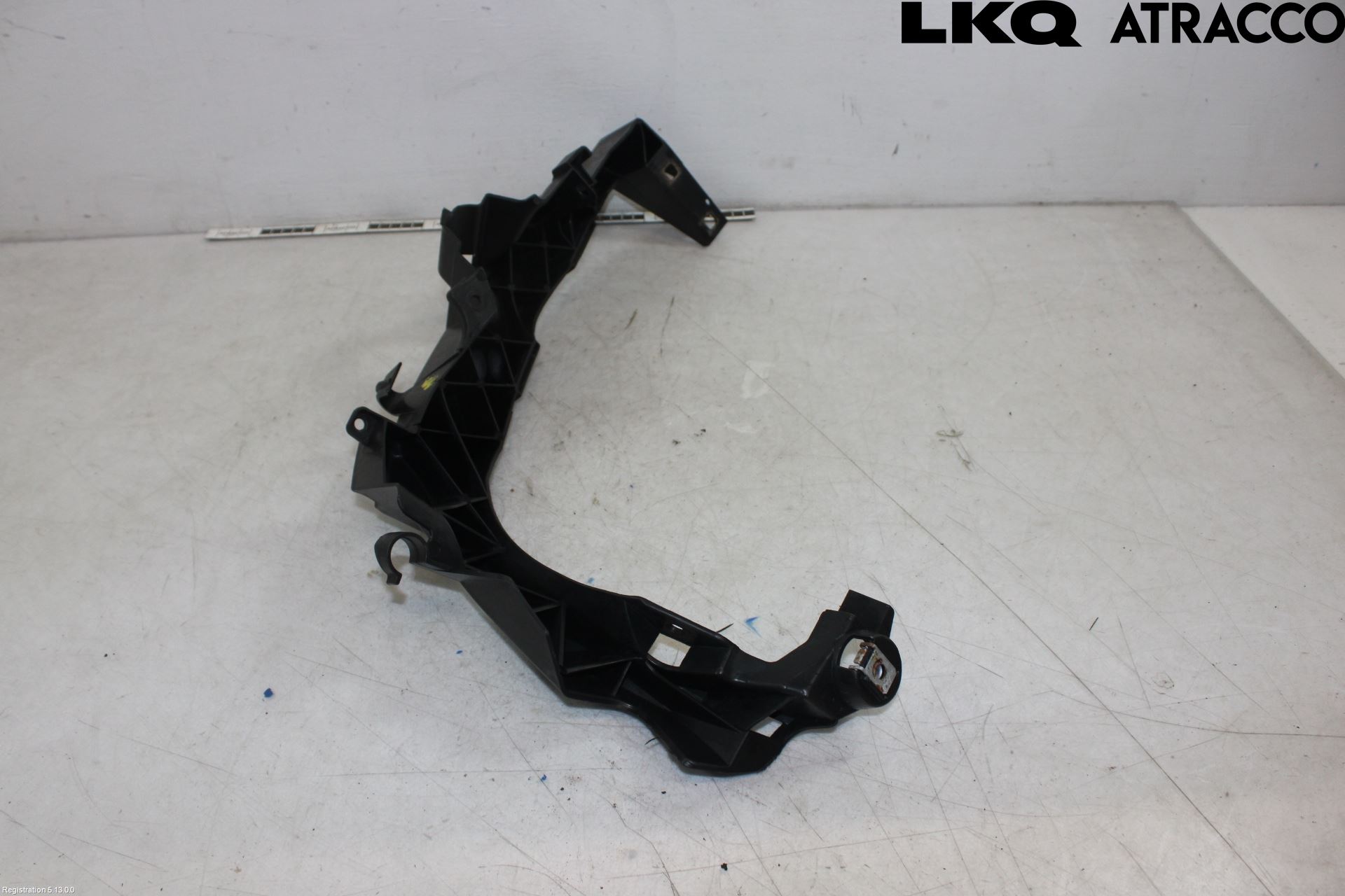 BMW 3 E90/91 SED/TOU 05-12 Frontlykt Holder-Feste