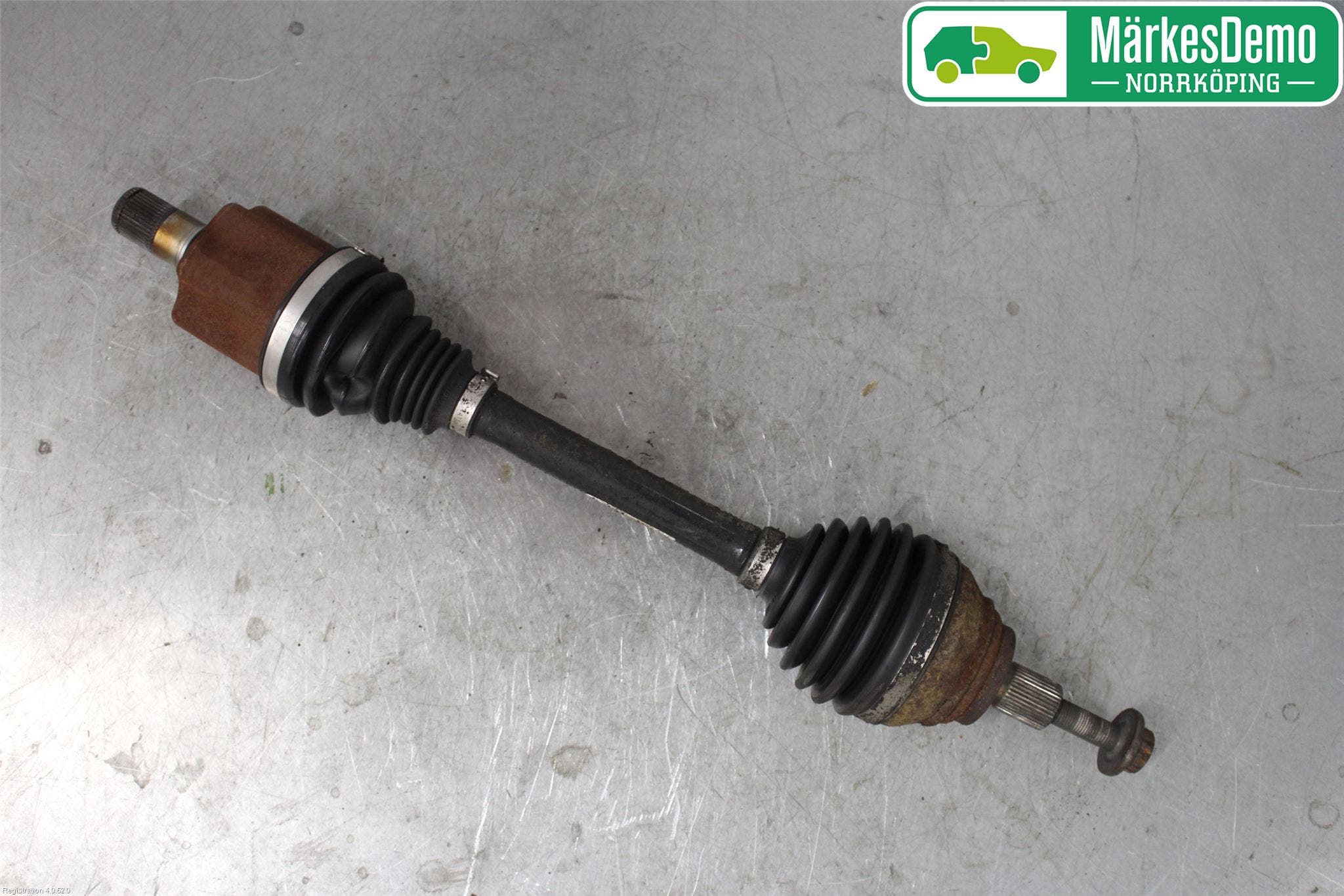 Volkswagen VW PASSAT 15-19 Drivaksel Foran Kompl Venstre