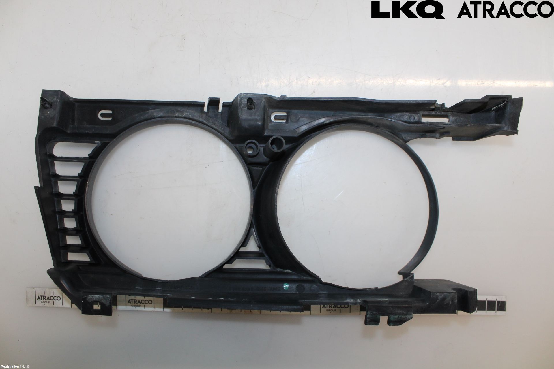 BMW 5 E34      88-96 Frontlykt Holder-Feste