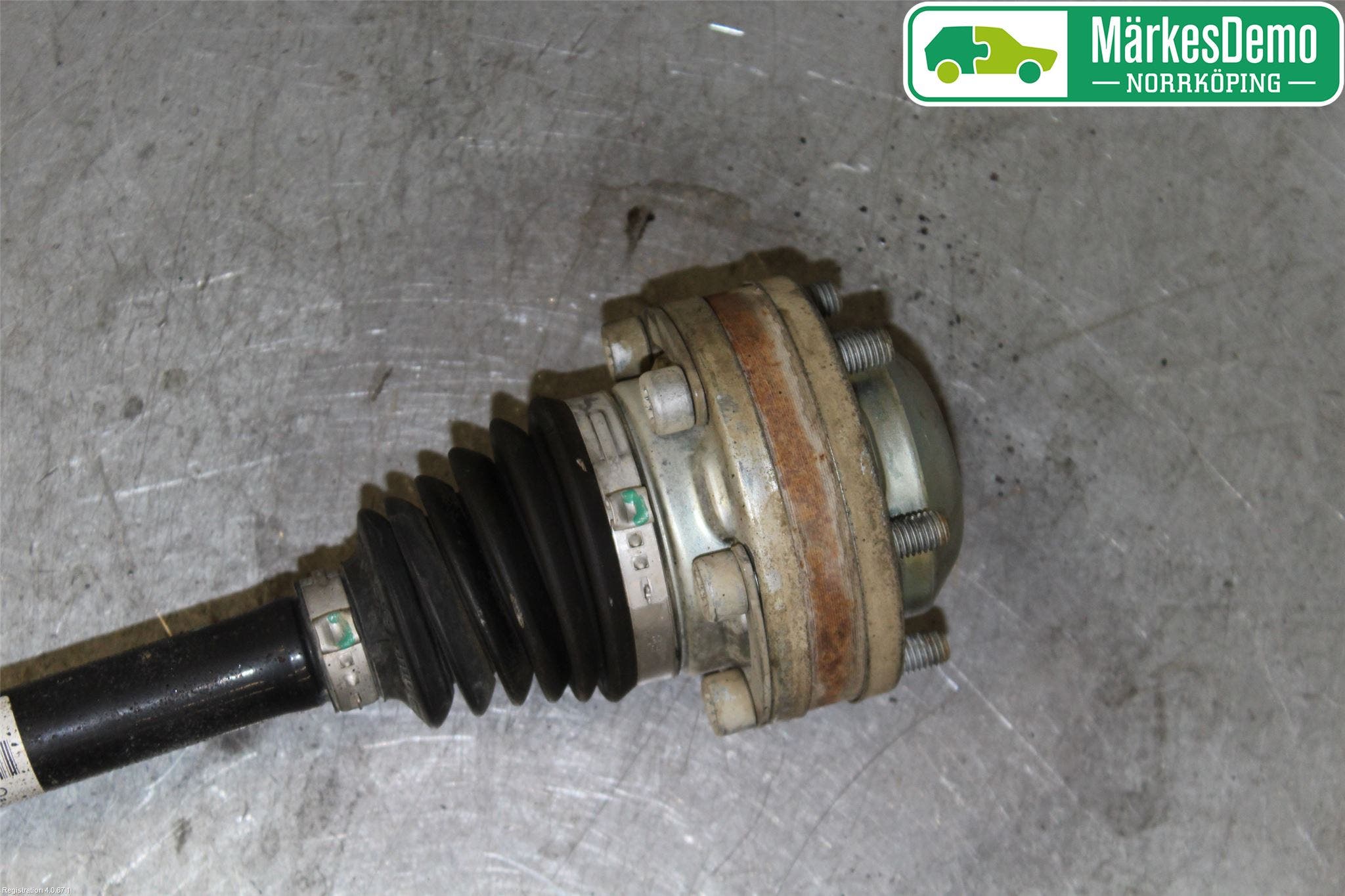 Volkswagen VW PASSAT 11-14 Drivaksel Foran Kompl Venstre