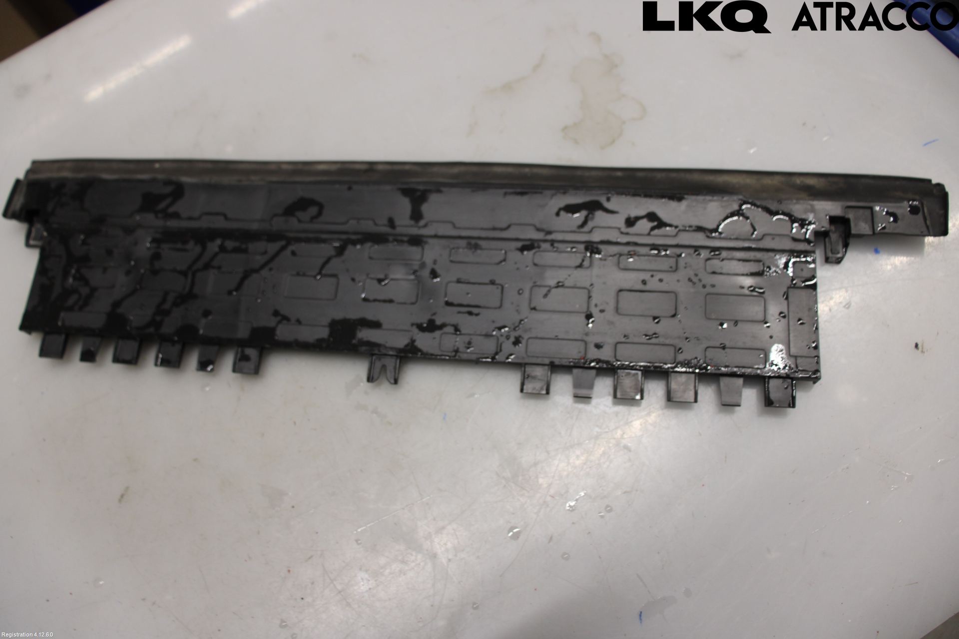 Mercedes-Benz MB C-KLASS (W206) 21- Radiator Feste - Ramme - Bjelk