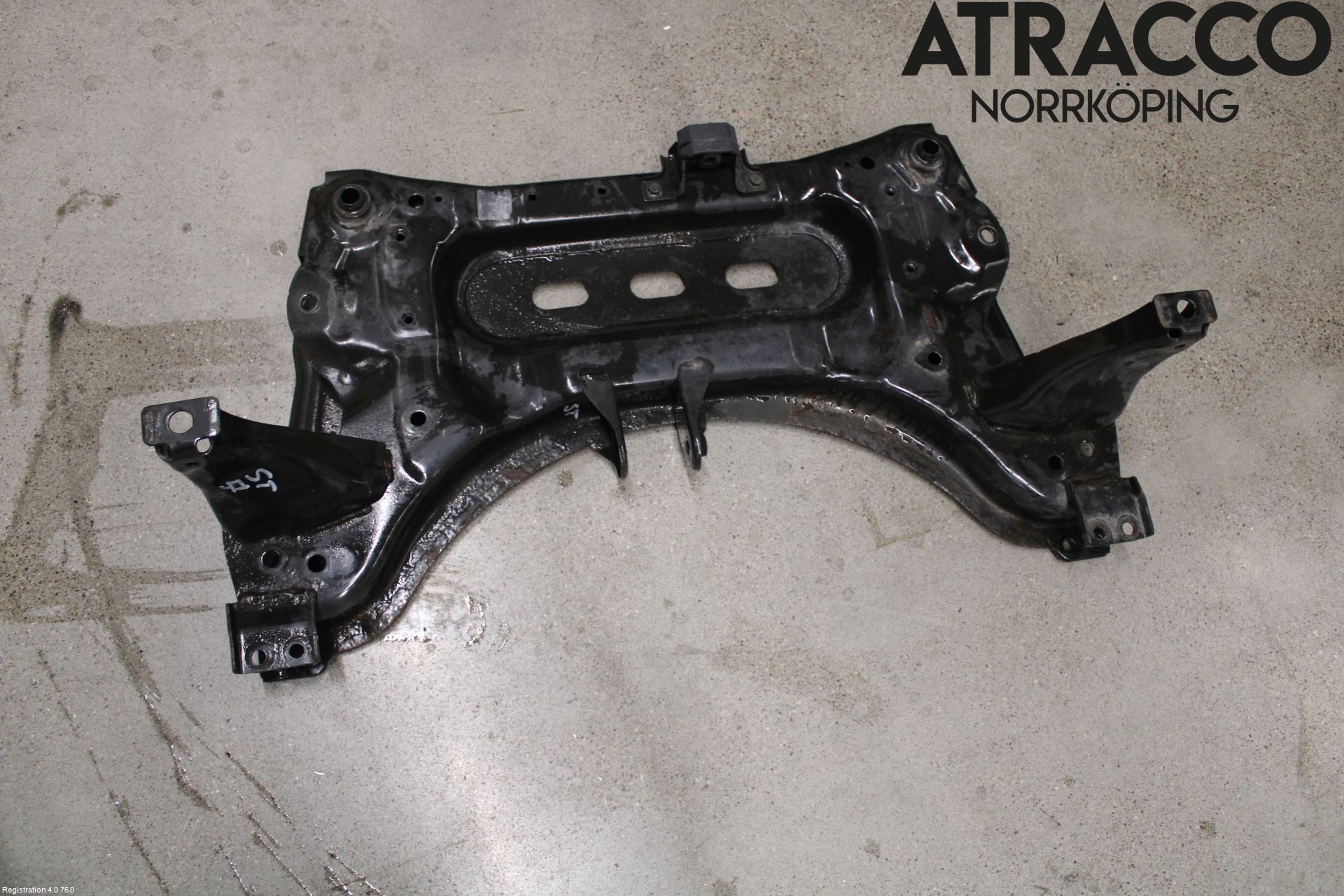Nissan QASHQAI 14-17 Forstillingsbjelke(Tvergående)