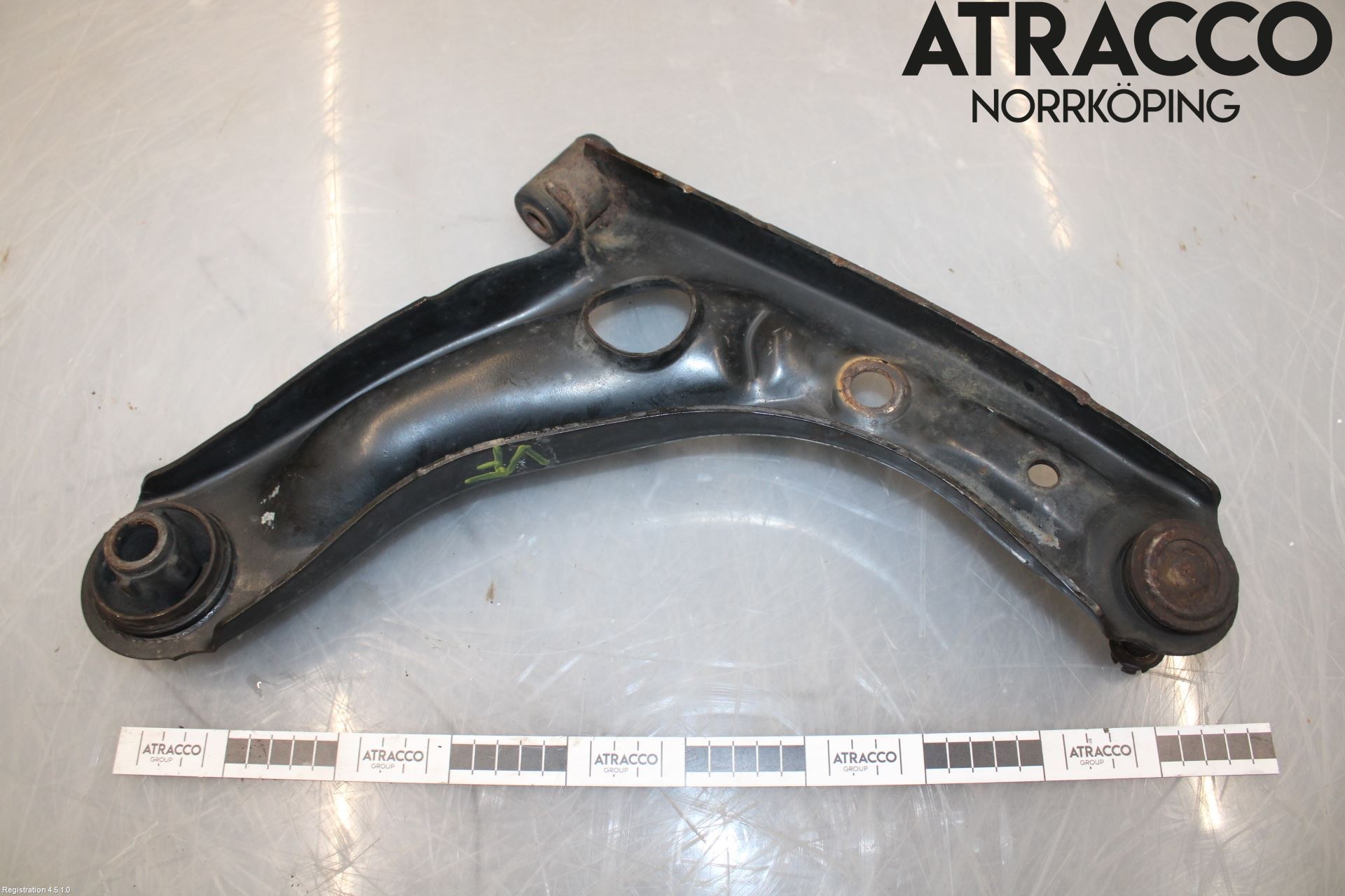 Toyota AYGO 06-14 Bærearm Foran Venstre Nedre