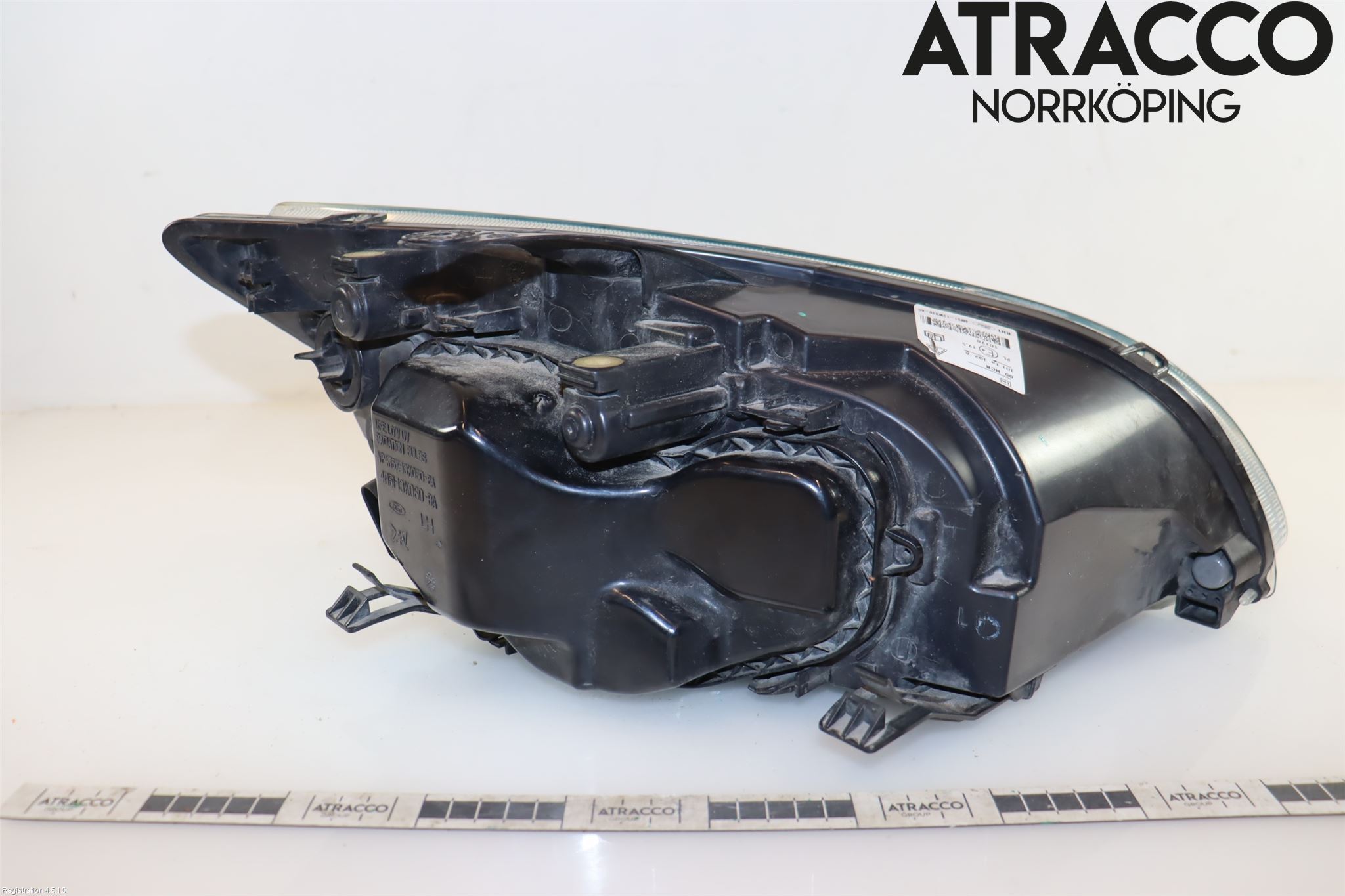 Ford FOCUS     04-07 Frontlykt Venstre