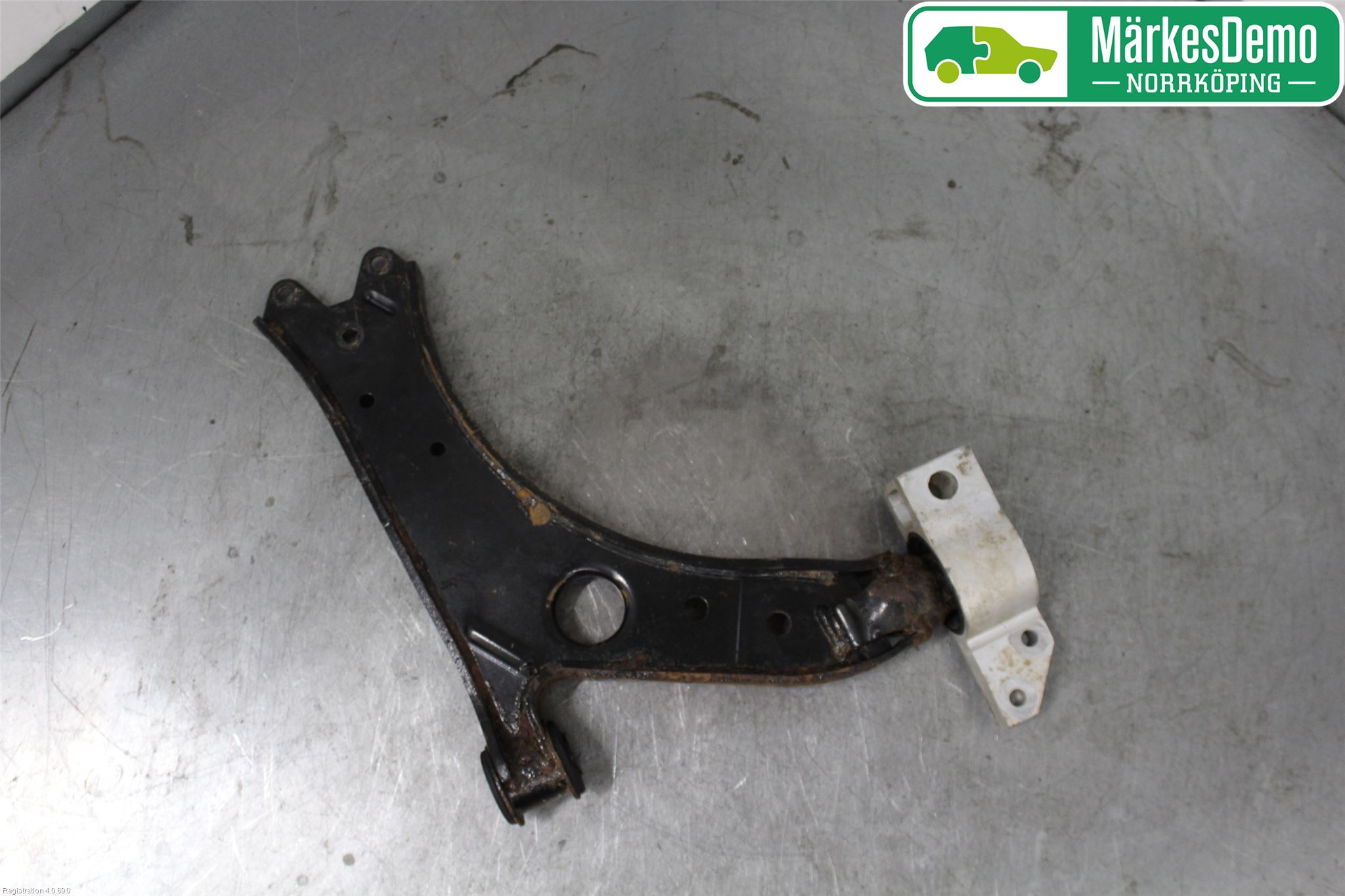 Volkswagen VW GOLF VI 09-13 Bærearm Foran Høyre Nedre